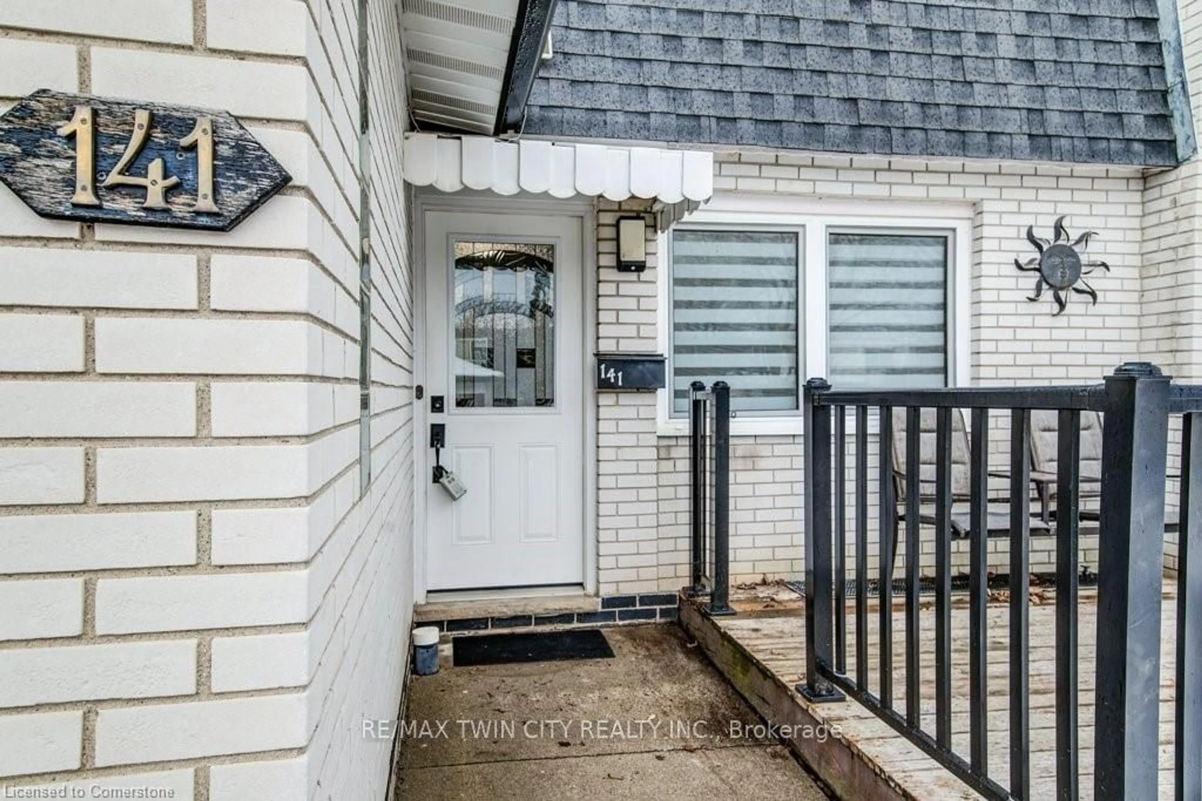 Indoor entryway for 141 Charles Best Pl, Kitchener Ontario N2M 5A4