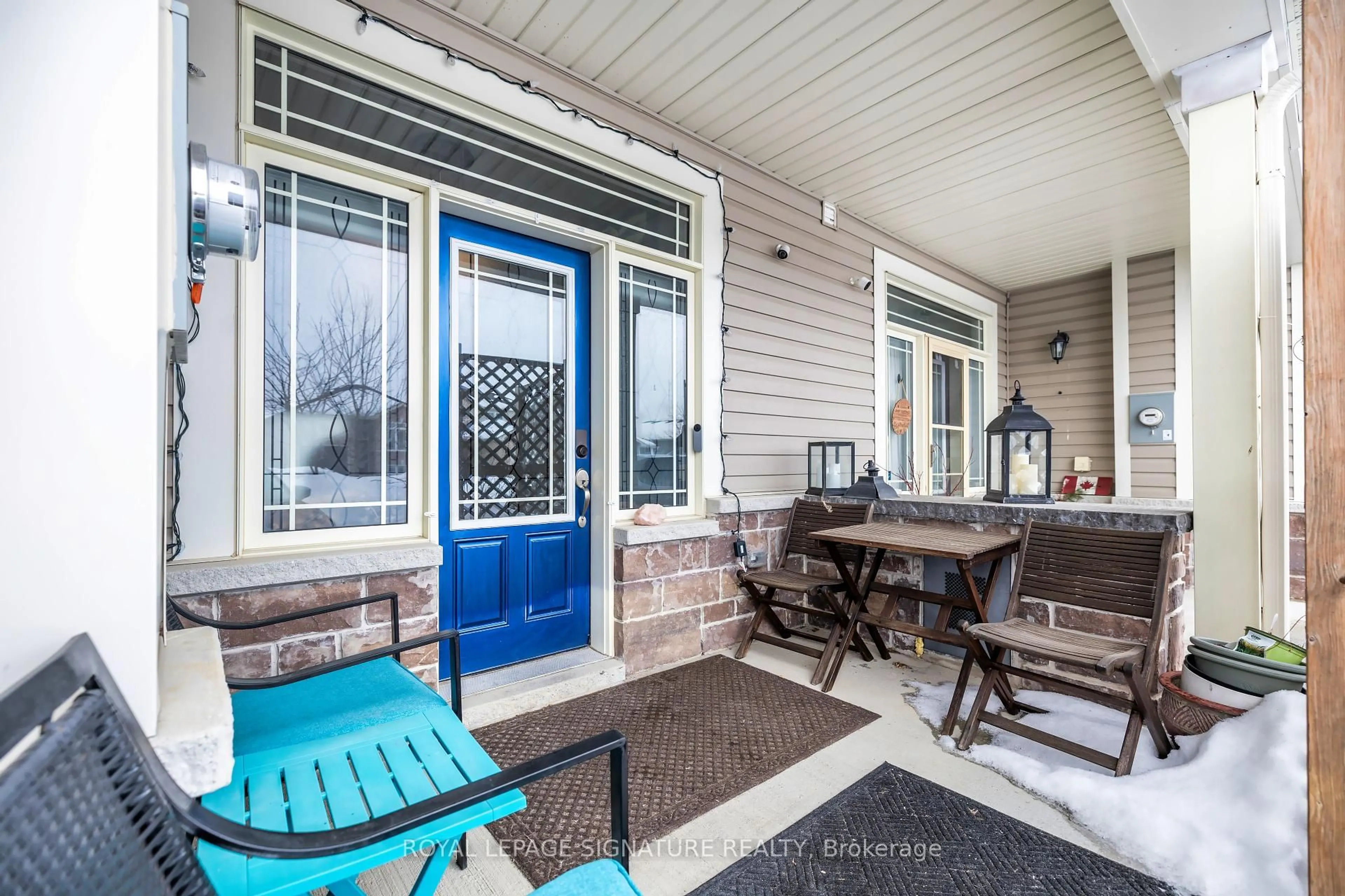 Patio, street for 40 Lisbeth Cres, Kawartha Lakes Ontario K9V 0C9