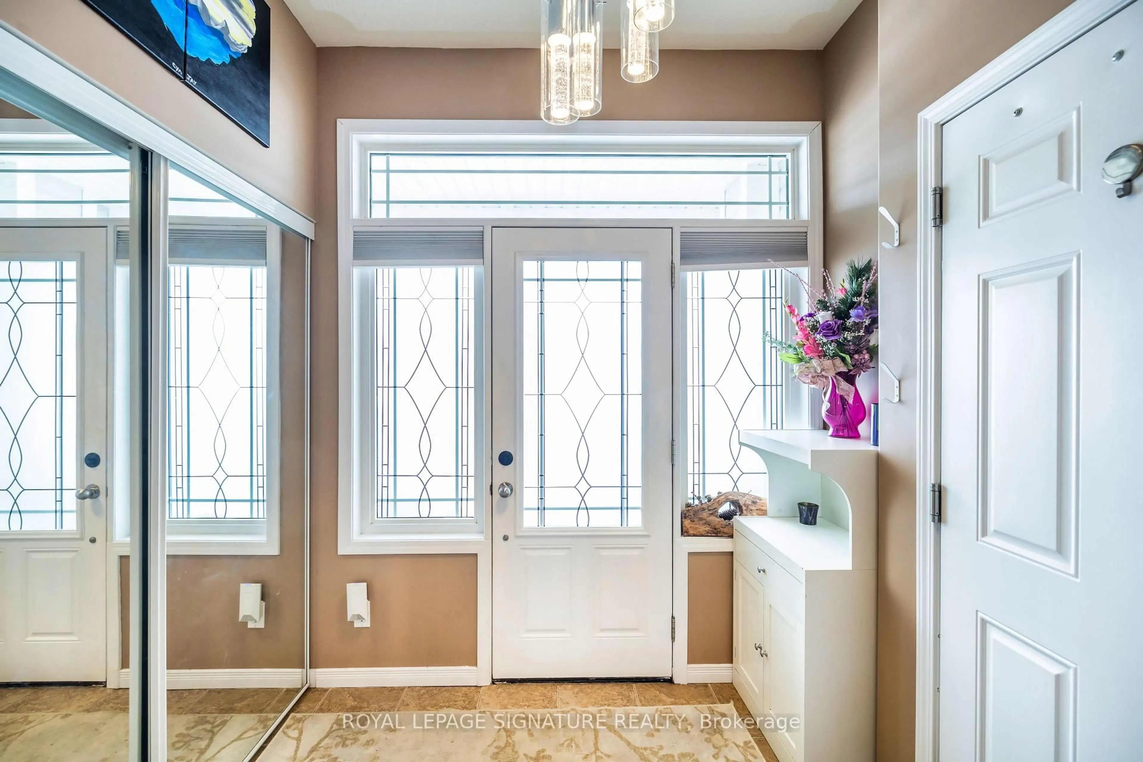 Indoor entryway for 40 Lisbeth Cres, Kawartha Lakes Ontario K9V 0C9