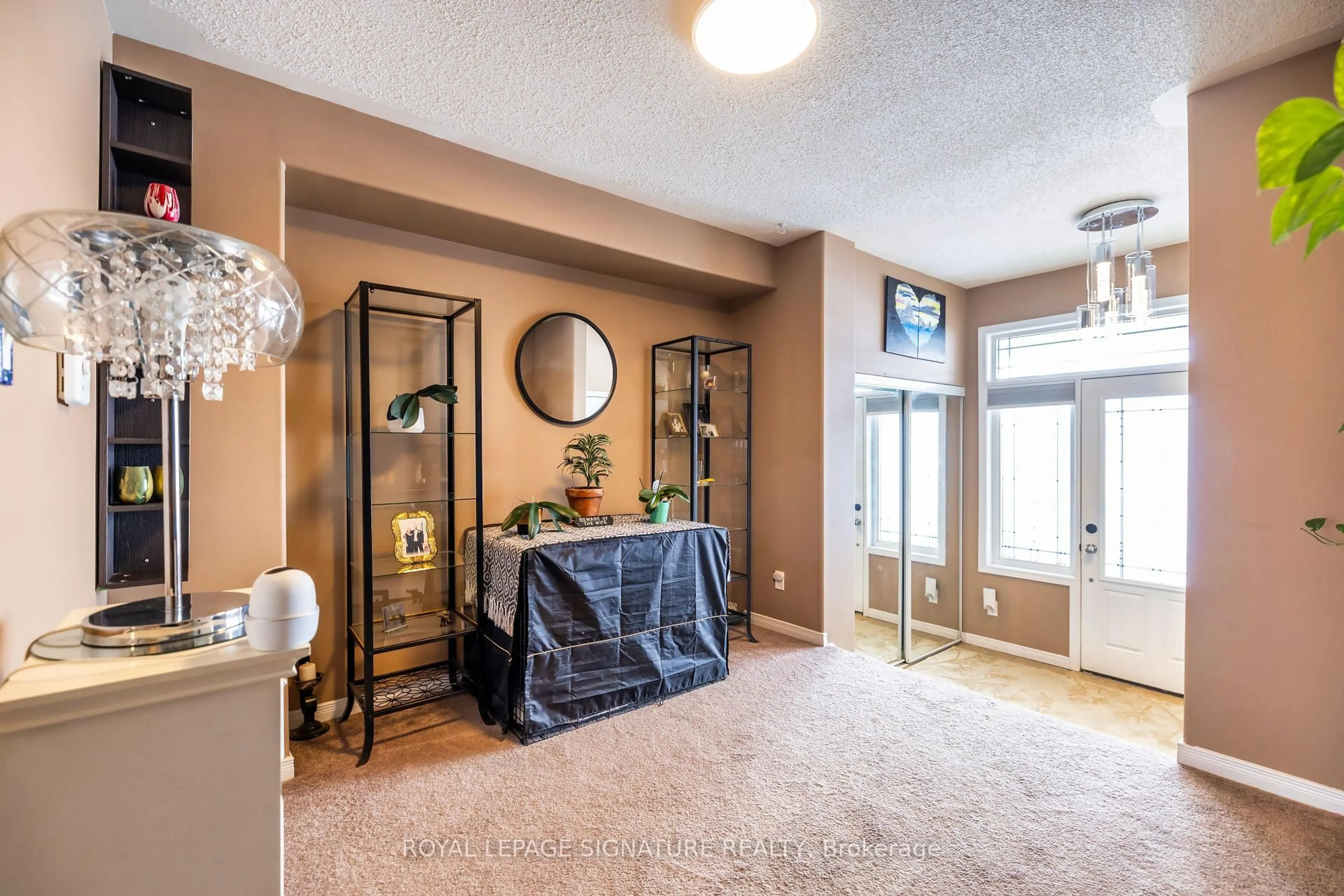 Indoor entryway for 40 Lisbeth Cres, Kawartha Lakes Ontario K9V 0C9