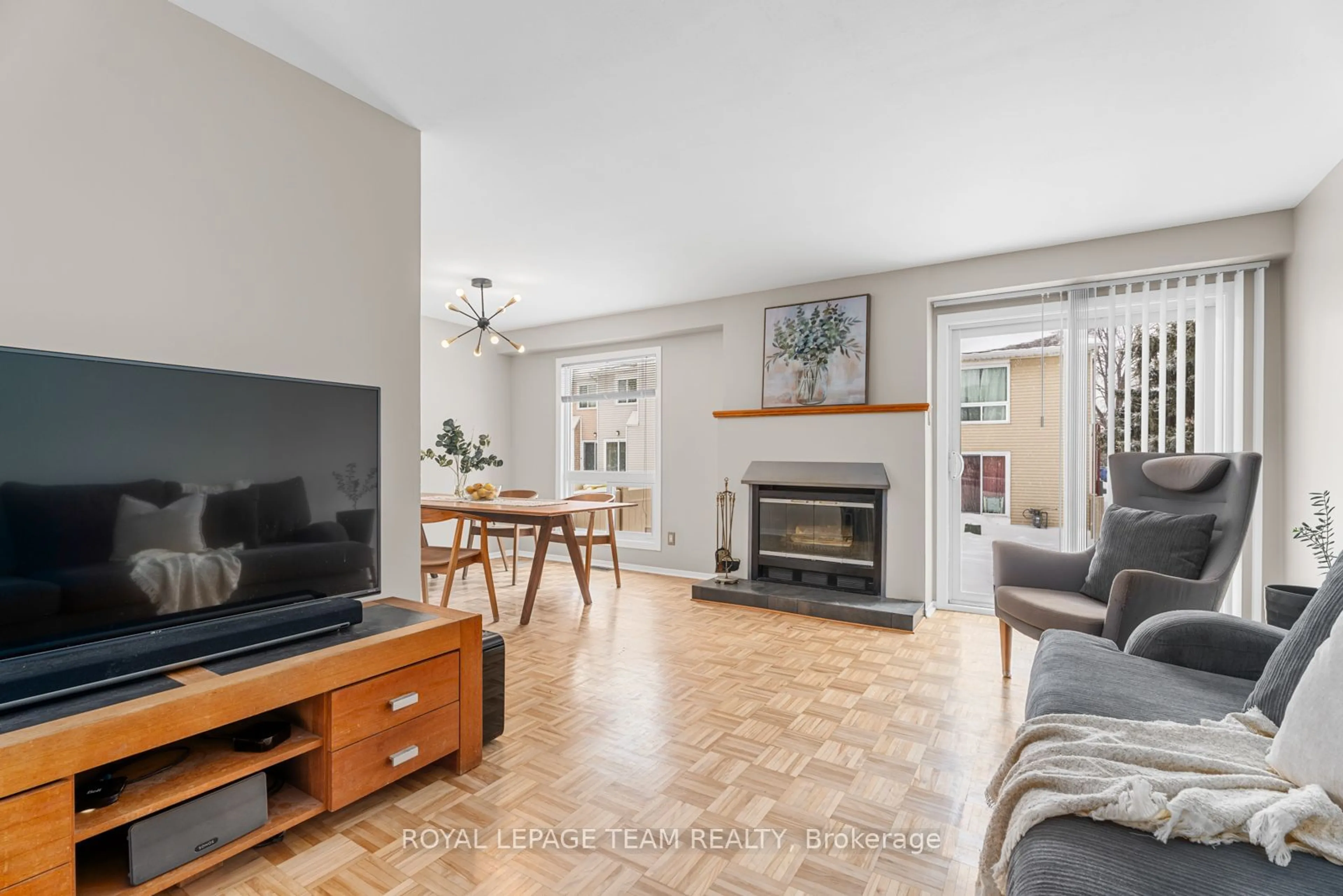 Living room with furniture, unknown for 28B Castlebrook Lane, South of Baseline to Knoxdale Ontario K2G 5G5