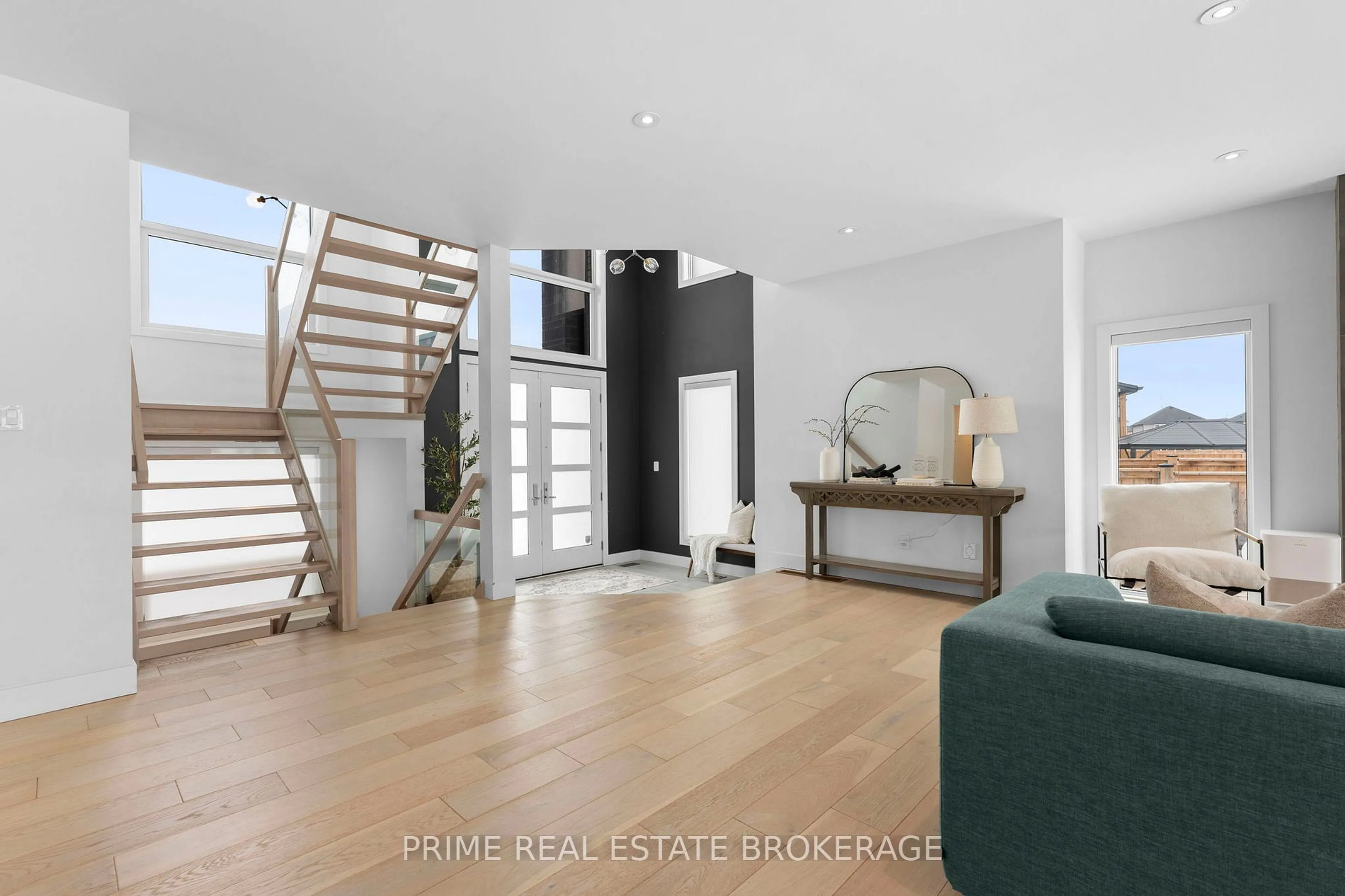Indoor entryway for 2211 Wateroak Dr, London Ontario N6G 0R1