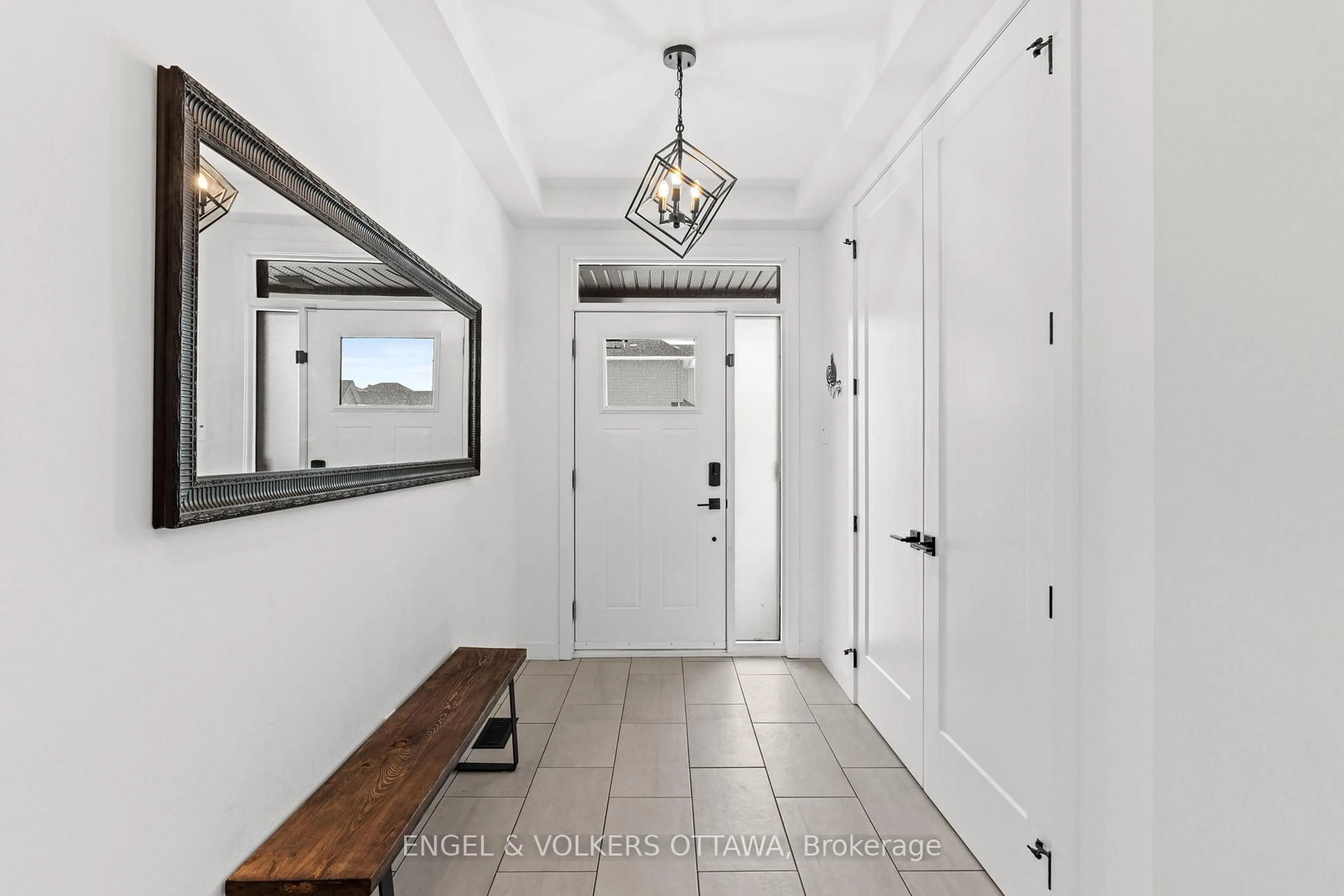 Indoor entryway for 51 Aridus Cres, Stittsville - Munster - Richmond Ontario K2S 2L4