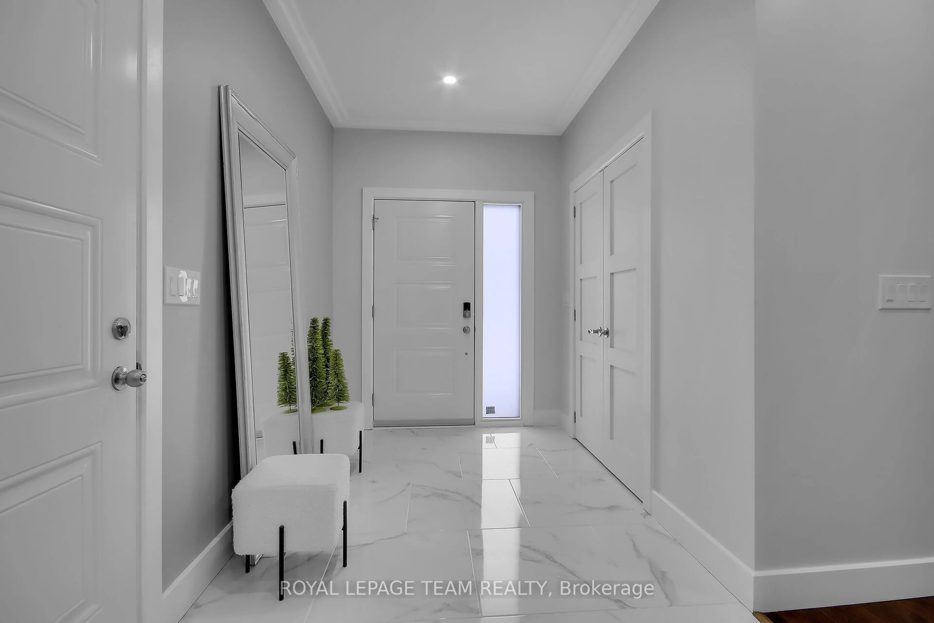 Indoor entryway for 125 Lake Trail Rd, Greely - Metcalfe - Osgoode - Vernon and Area Ontario K4P 0G2