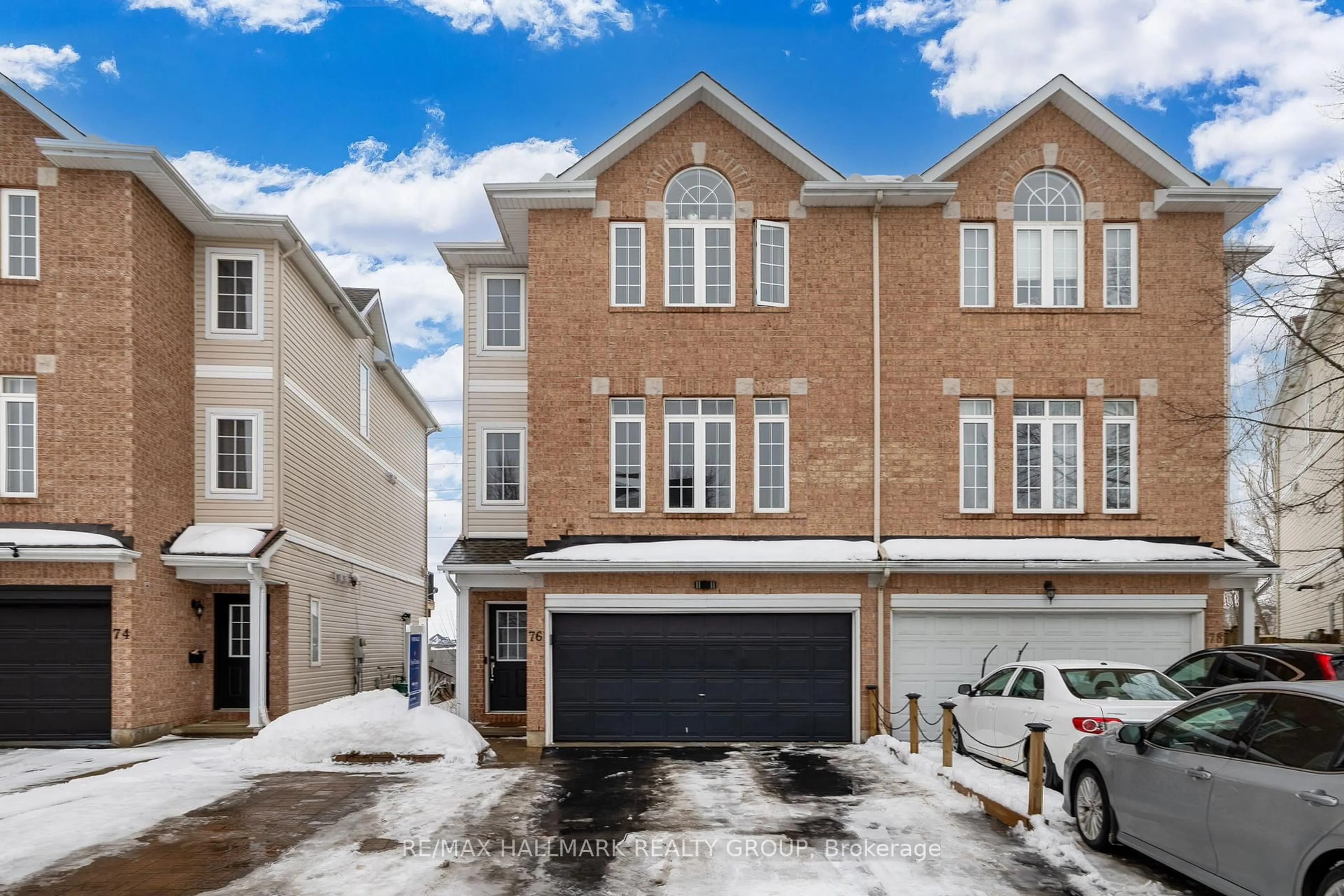 A pic from outside/outdoor area/front of a property/back of a property/a pic from drone, street for 76 CASTLE GLEN Cres, Kanata Ontario K2L 4H1