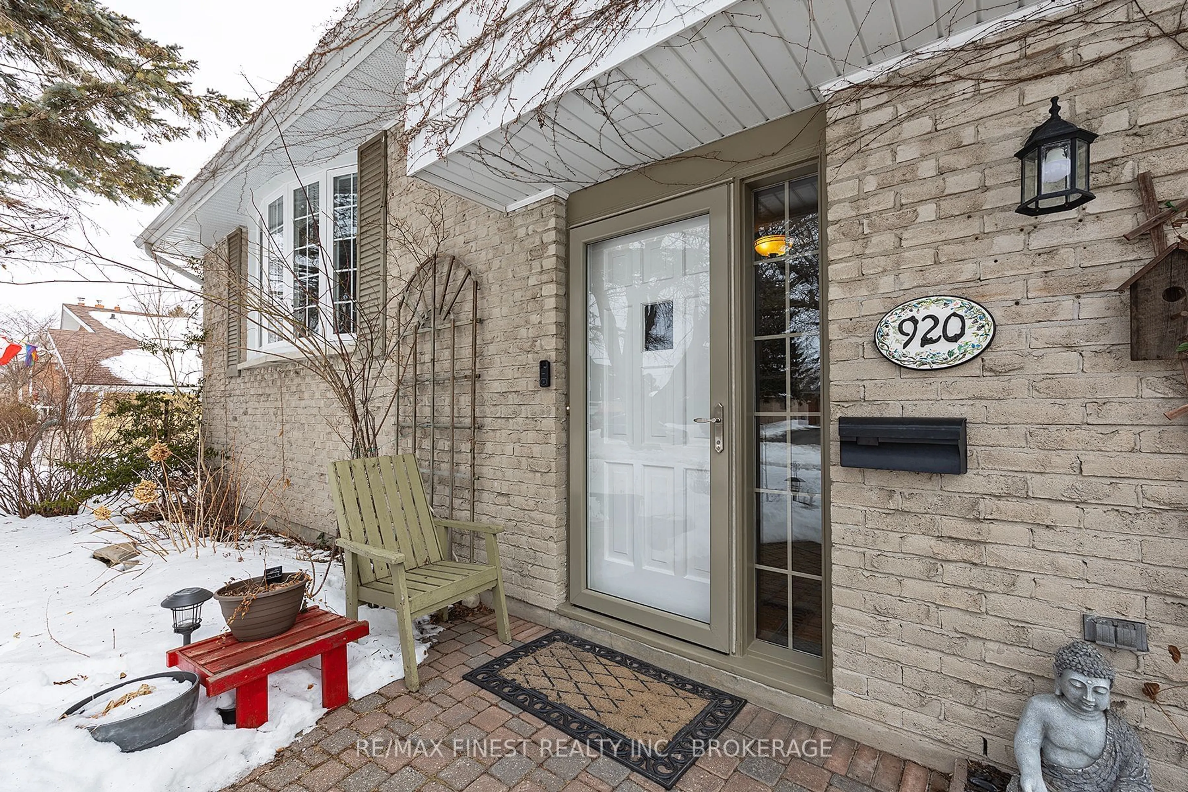 Indoor entryway for 920 Percy Cres, Kingston Ontario K7M 4P5