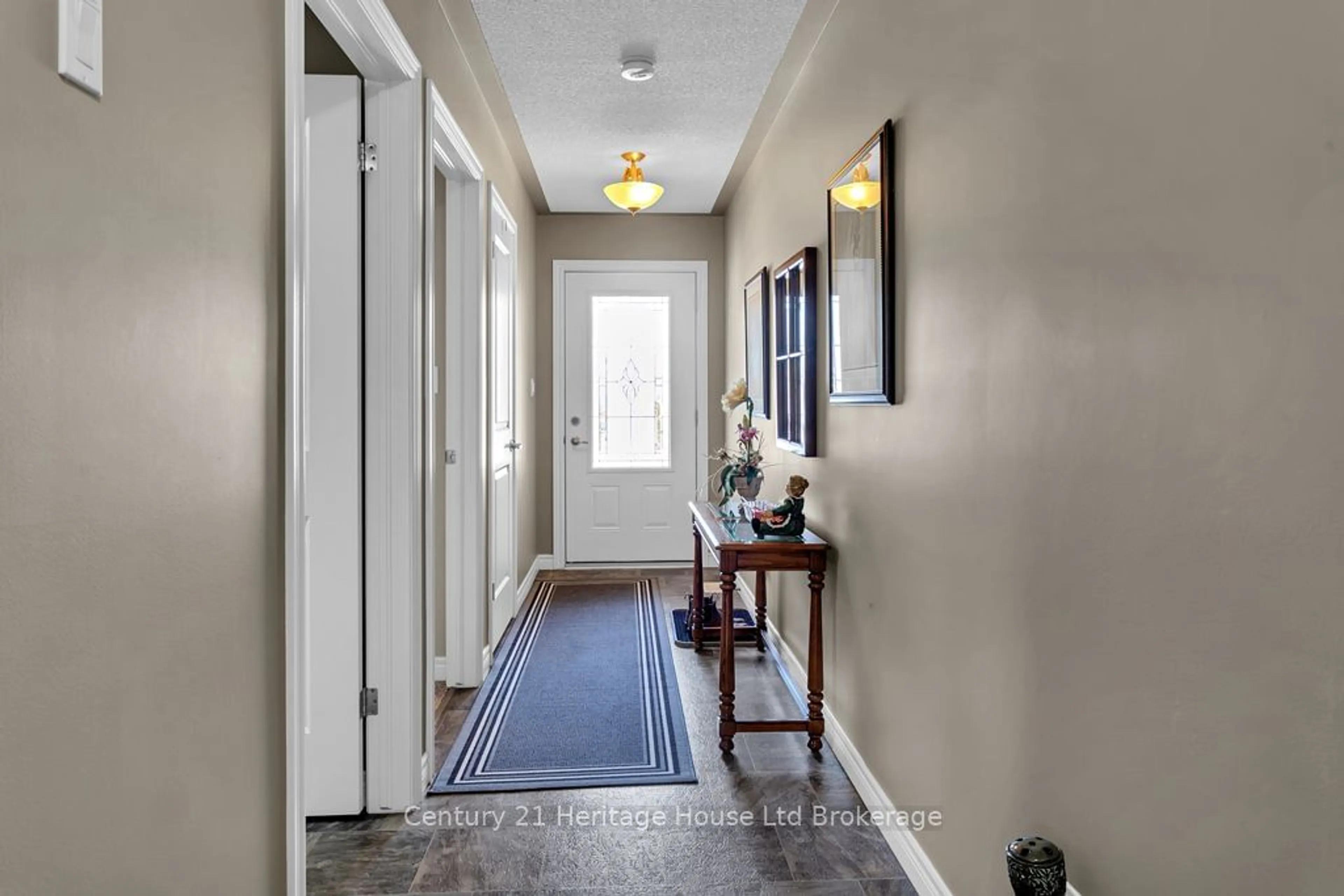 Indoor entryway for 20 Hogarth Dr, Tillsonburg Ontario N4G 0C2