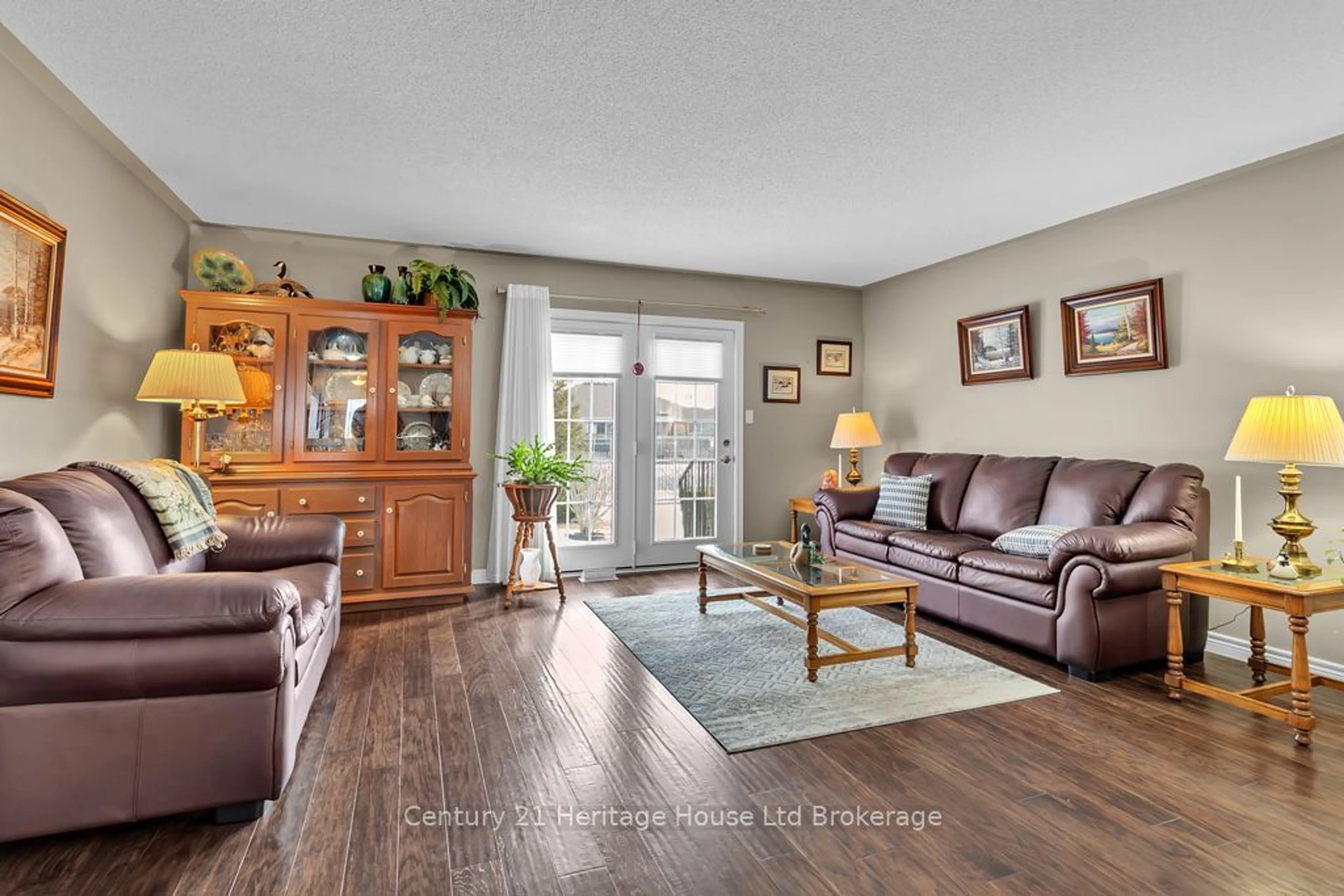 Living room with furniture, unknown for 20 Hogarth Dr, Tillsonburg Ontario N4G 0C2