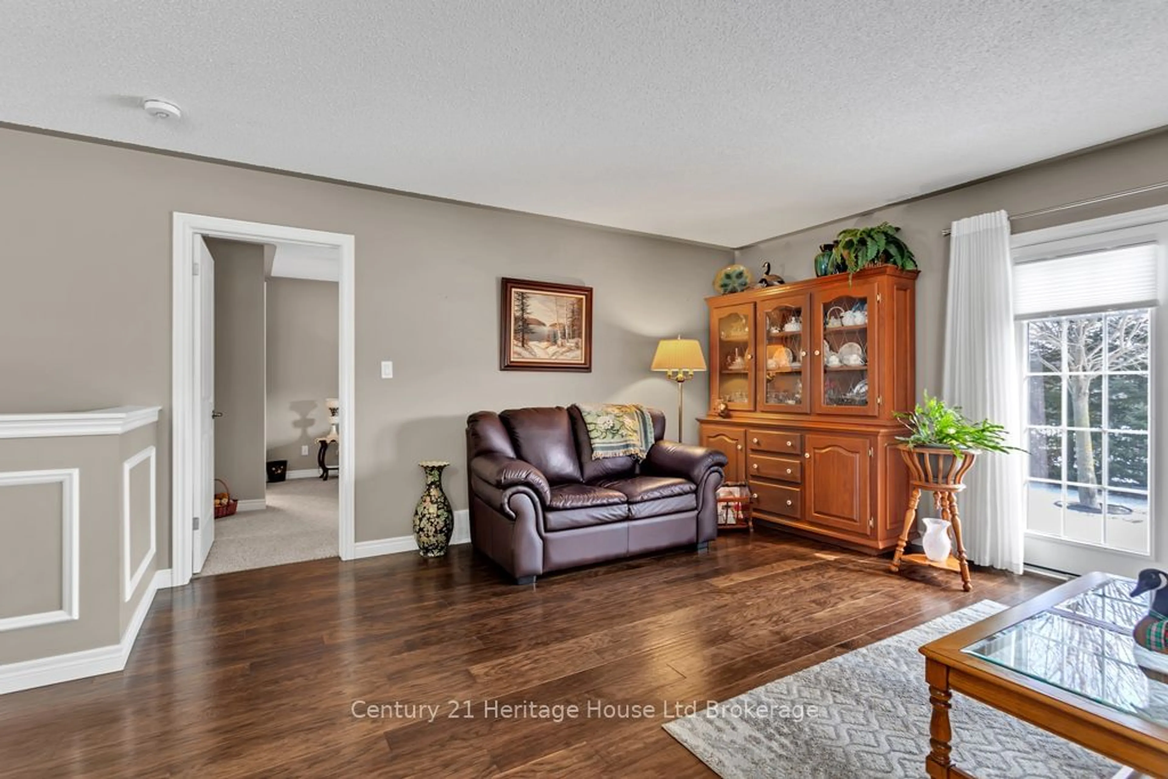 Living room with furniture, unknown for 20 Hogarth Dr, Tillsonburg Ontario N4G 0C2