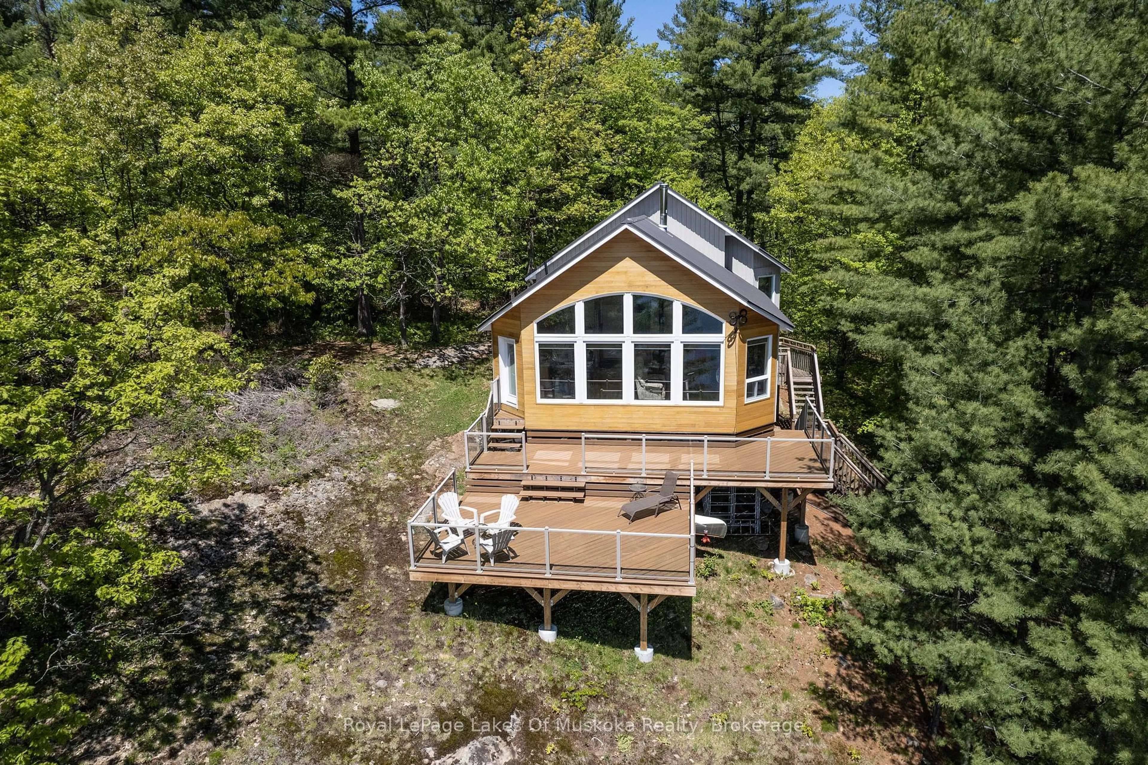 A pic from outside/outdoor area/front of a property/back of a property/a pic from drone, water/lake/river/ocean view for 22 Mile Island, Gravenhurst Ontario P0E 1G0