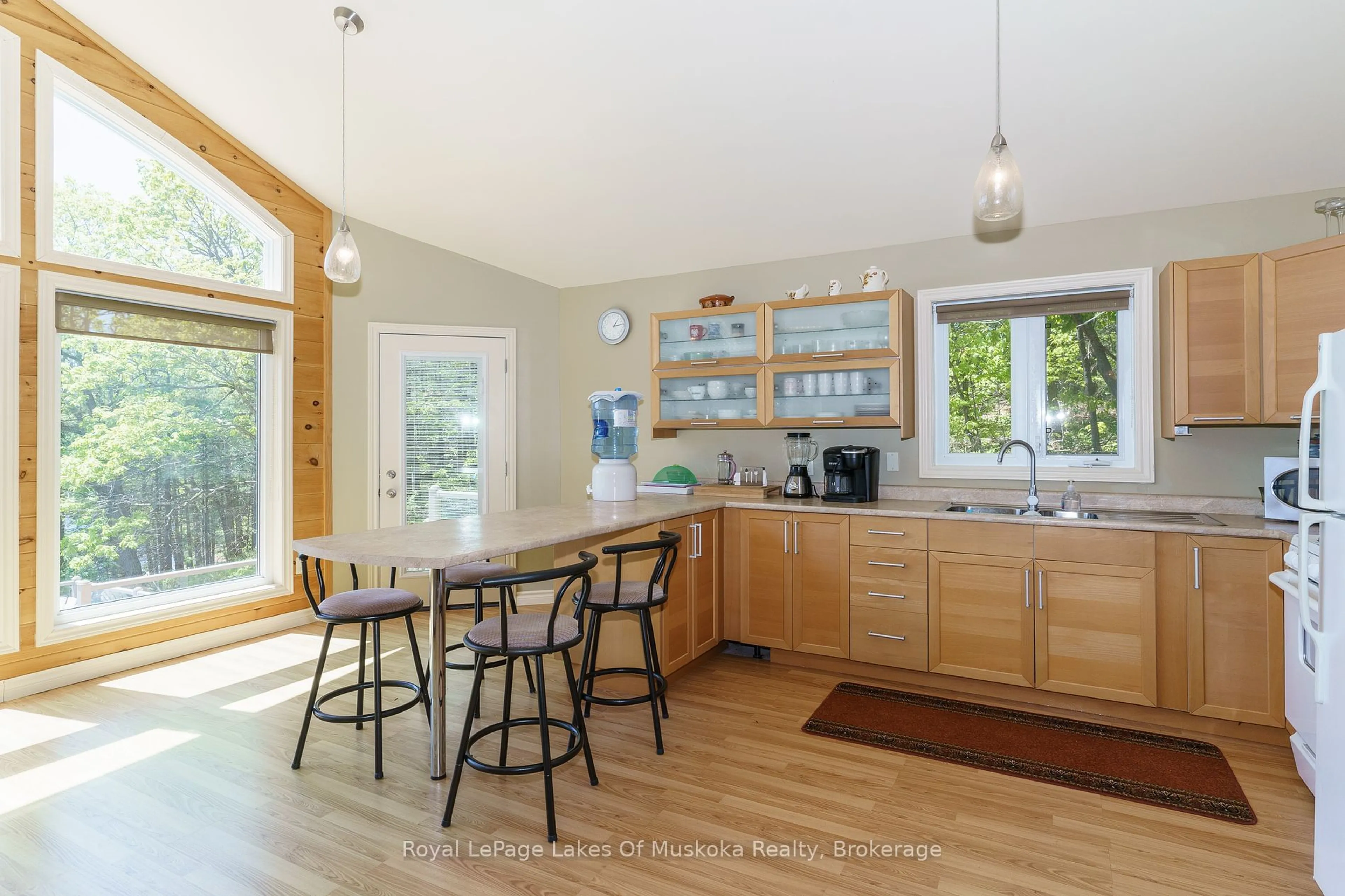 Open concept kitchen, wood/laminate floor for 22 Mile Island, Gravenhurst Ontario P0E 1G0