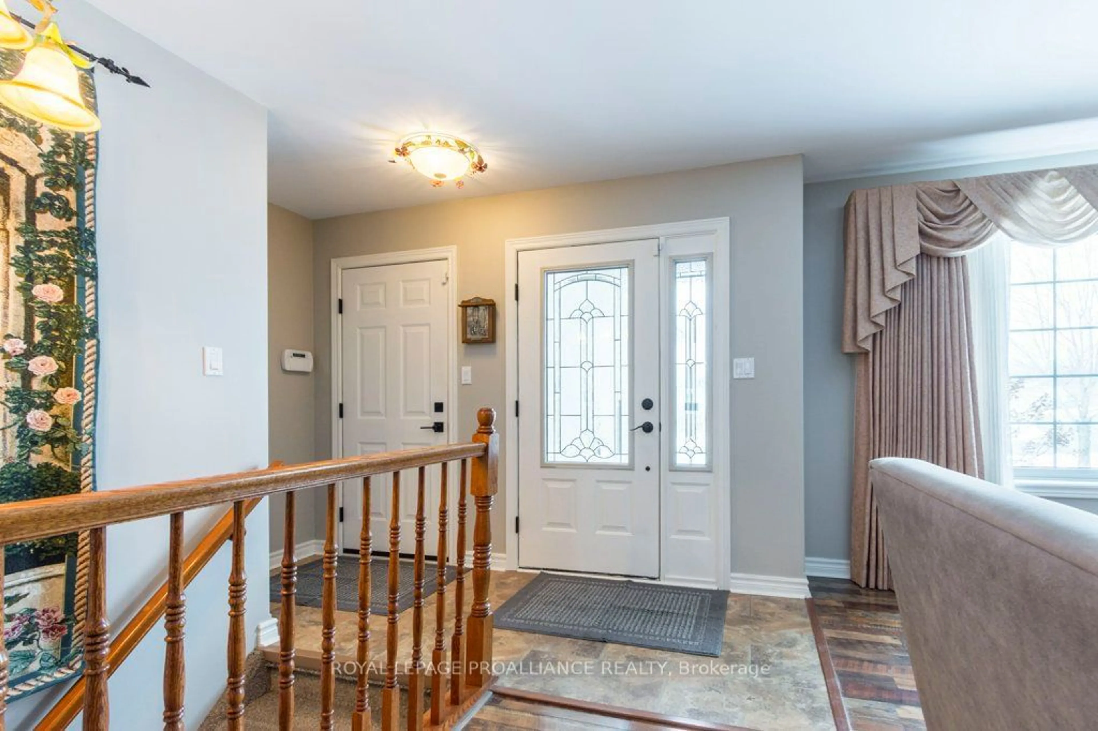 Indoor entryway for 19 Forest Valley Dr, Quinte West Ontario K0K 2C0