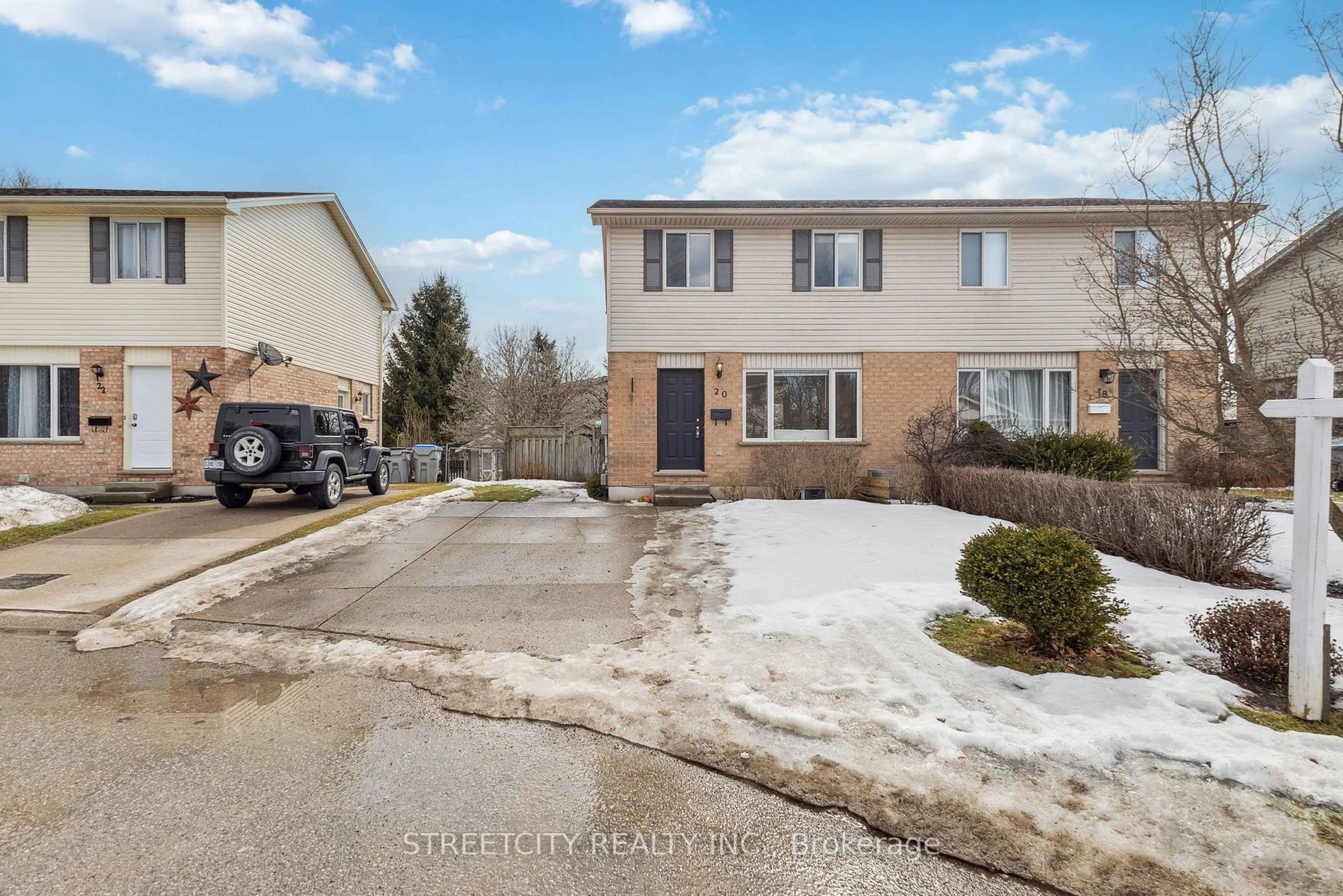 A pic from outside/outdoor area/front of a property/back of a property/a pic from drone, street for 20 Dixon Lane, Strathroy-Caradoc Ontario N7G 4B8