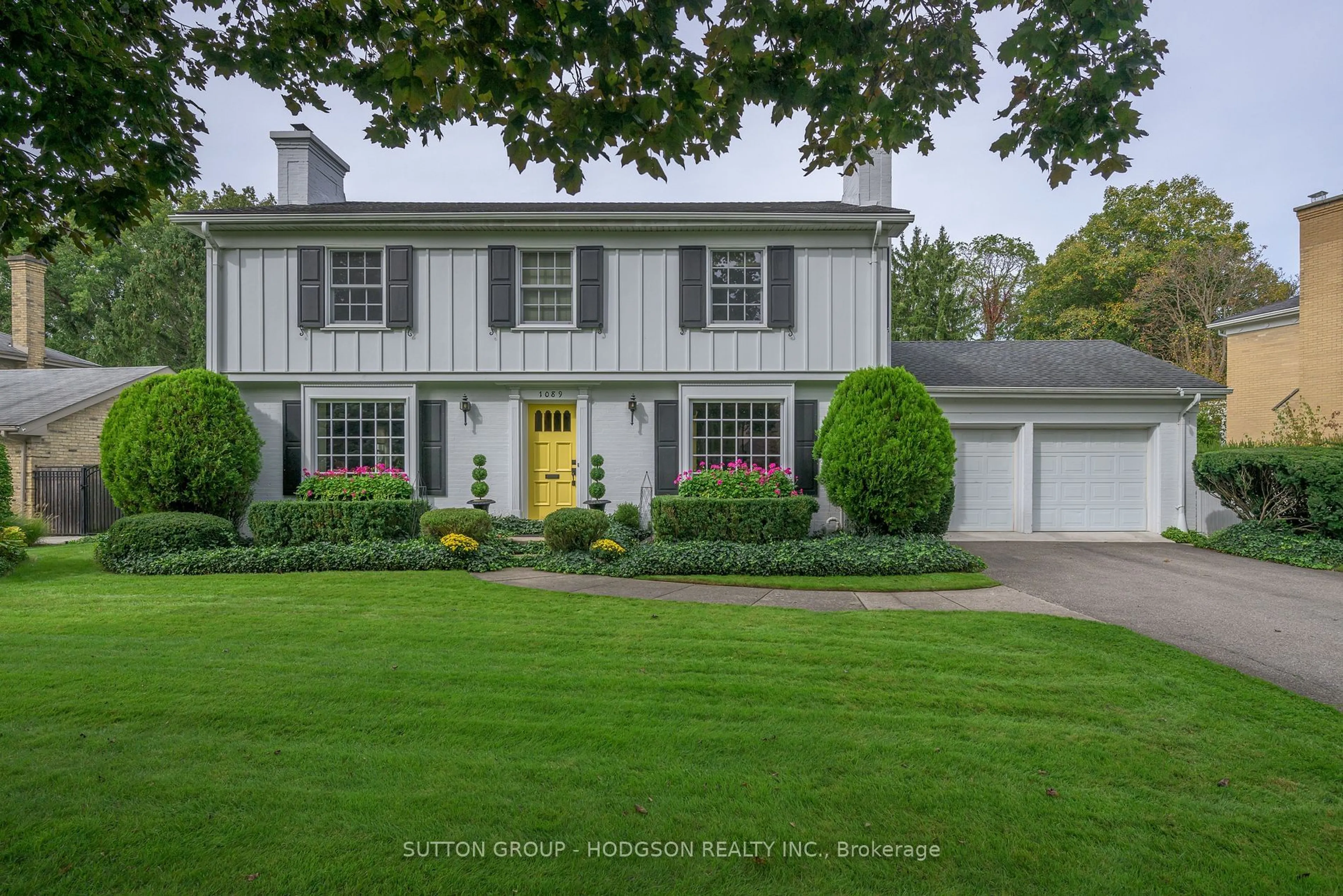 Home with vinyl exterior material, street for 1089 The Parkway, London Ontario N6A 2W8