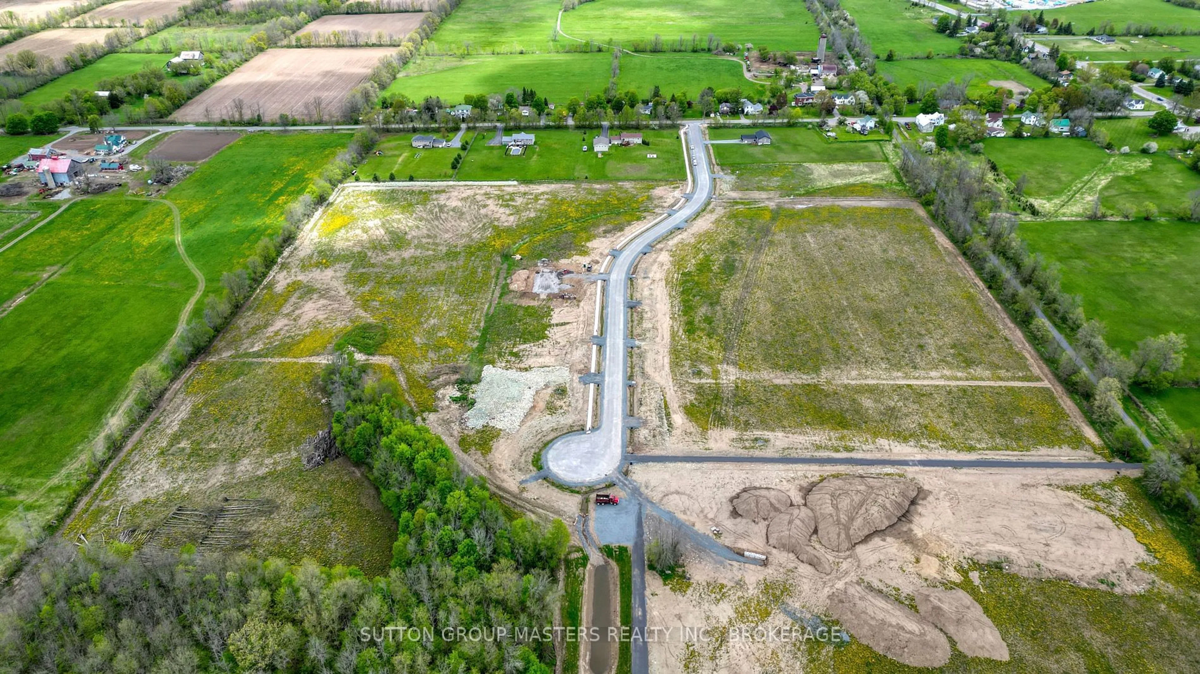 A pic from outside/outdoor area/front of a property/back of a property/a pic from drone, street for 101 Bittersweet Dr, Hartington Ontario K0H 1W0