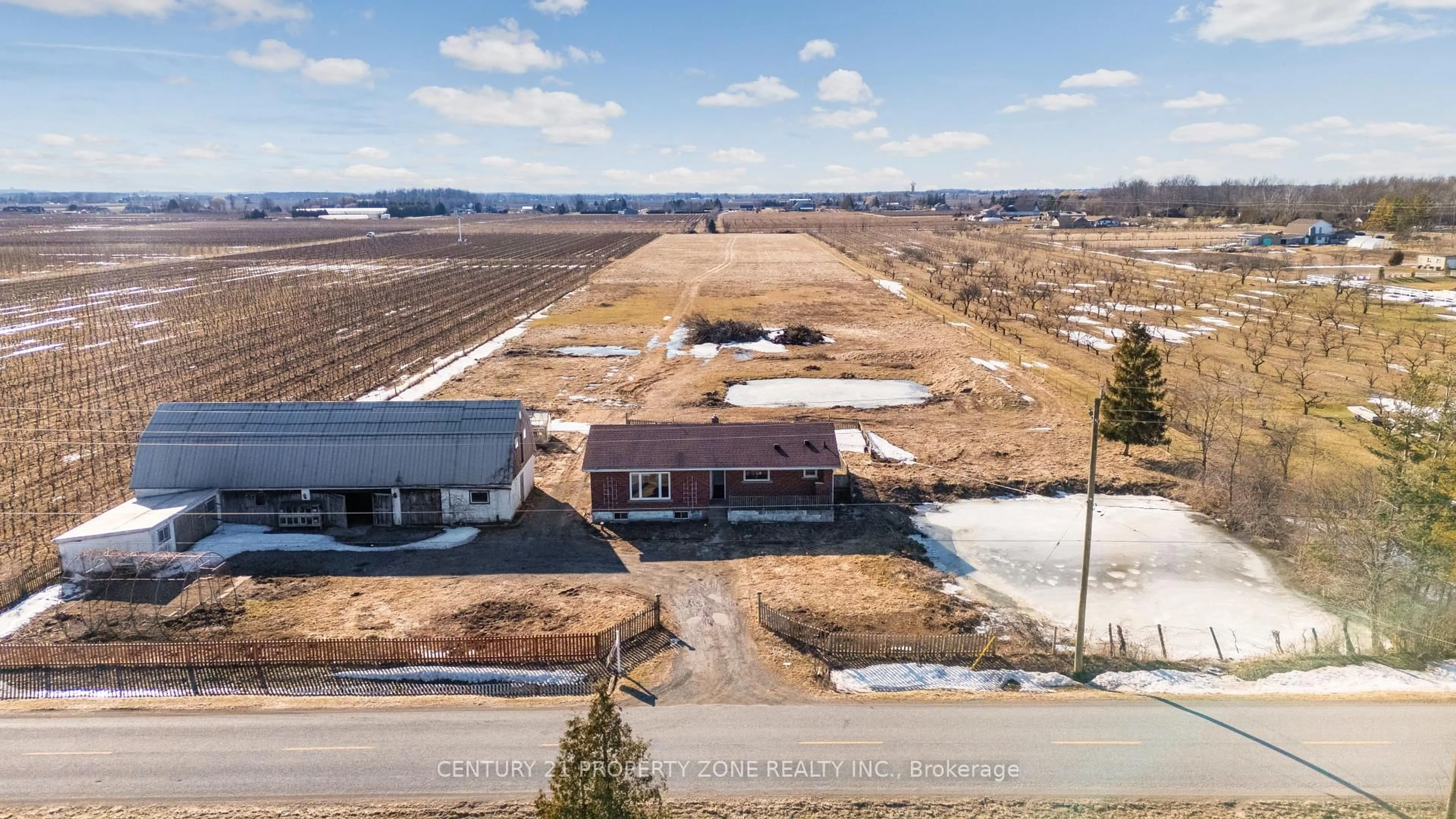 A pic from outside/outdoor area/front of a property/back of a property/a pic from drone, building for 1276 Concession 1 Rd, Niagara-on-the-Lake Ontario L0S 1J0