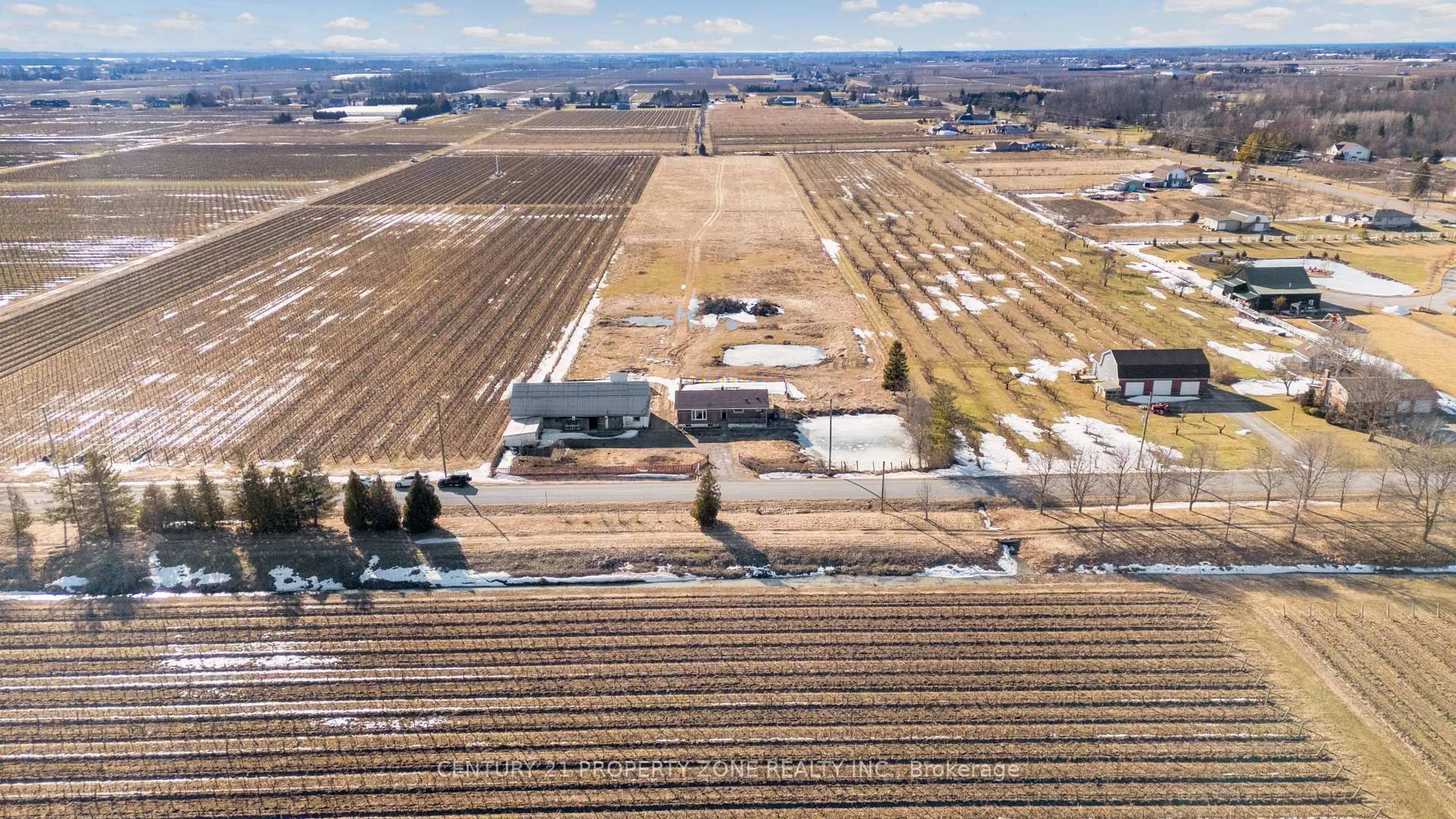 A pic from outside/outdoor area/front of a property/back of a property/a pic from drone, street for 1276 Concession 1 Rd, Niagara-on-the-Lake Ontario L0S 1J0