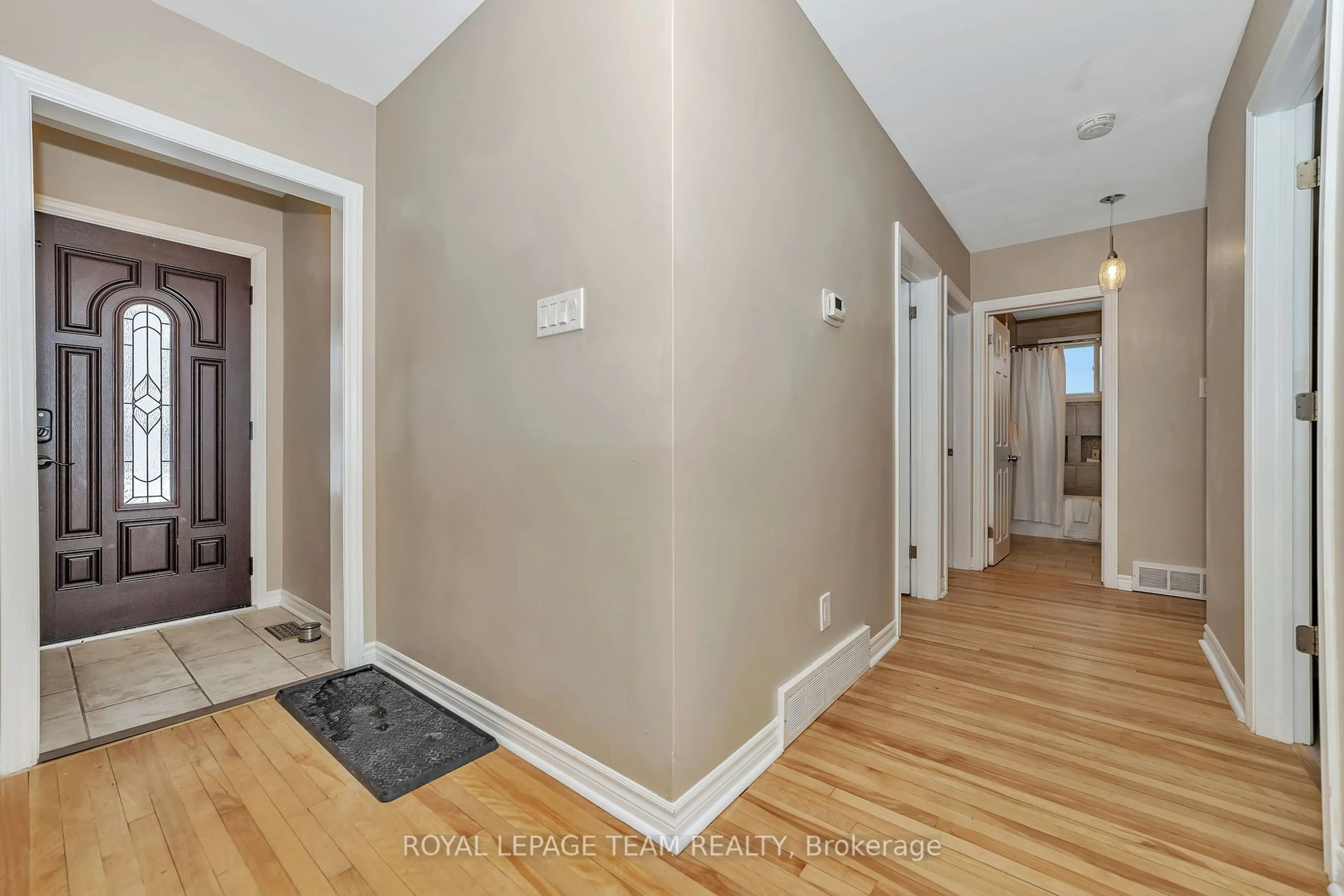 Indoor entryway for 1746 Ainsley Dr, Belair Park - Copeland Park and Area Ontario K2C 0T2