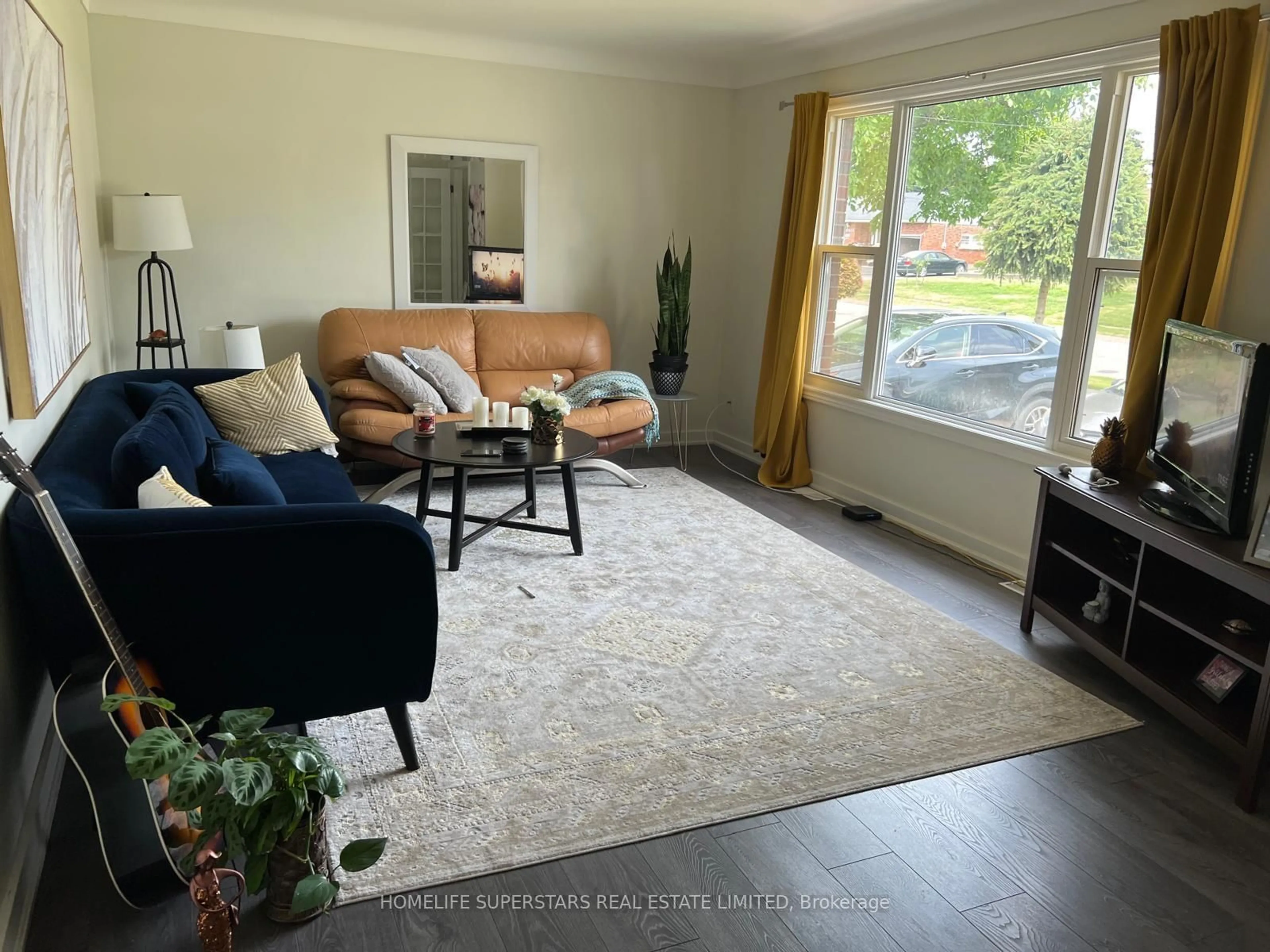 Living room with furniture, unknown for 5974 Scott St, Niagara Falls Ontario L2E 3B4