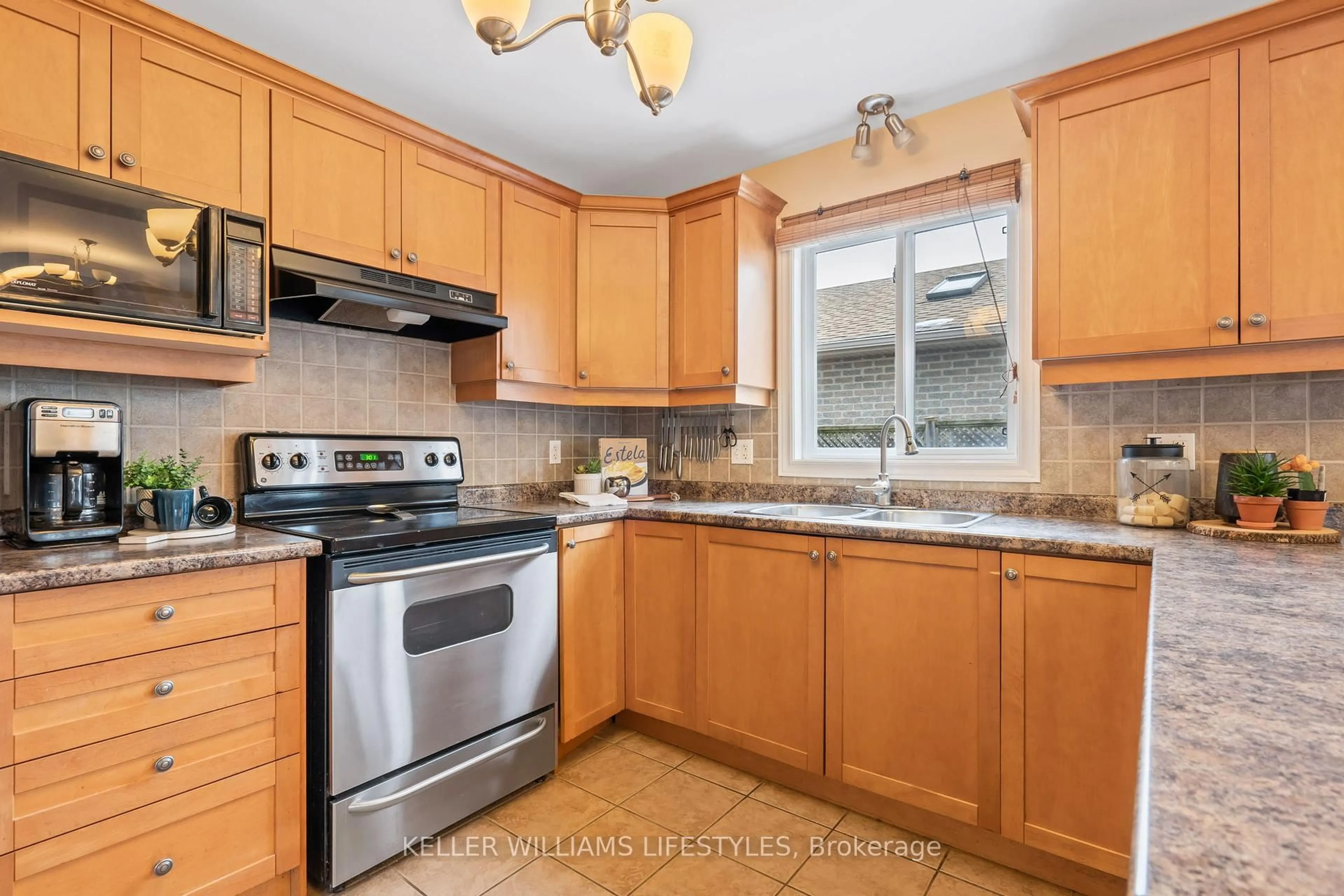 Standard kitchen, unknown for 1837 Bayswater Cres, London Ontario N6G 5N1