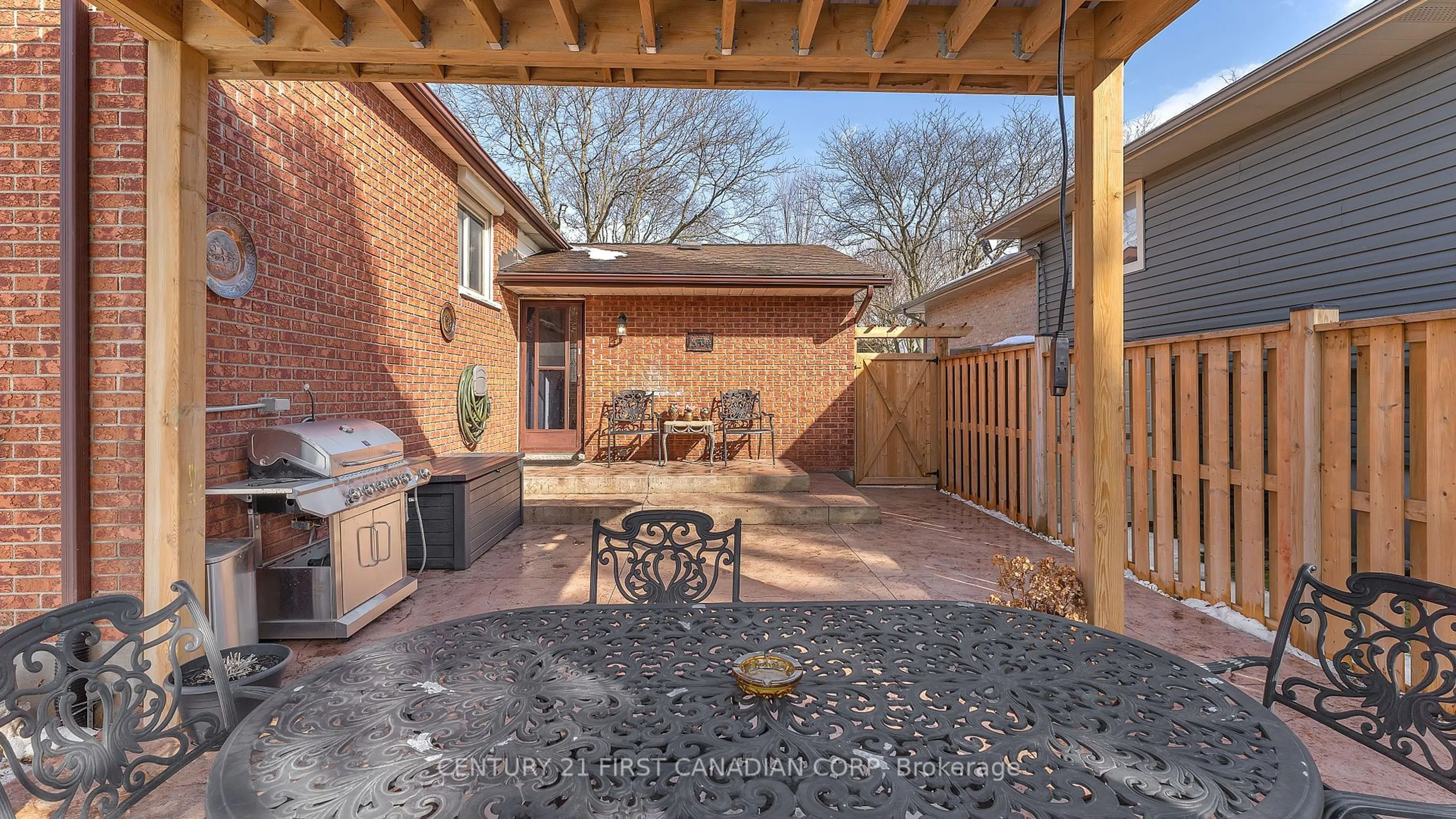 Patio, street for 199 Highview Ave, London South Ontario N6J 4C8