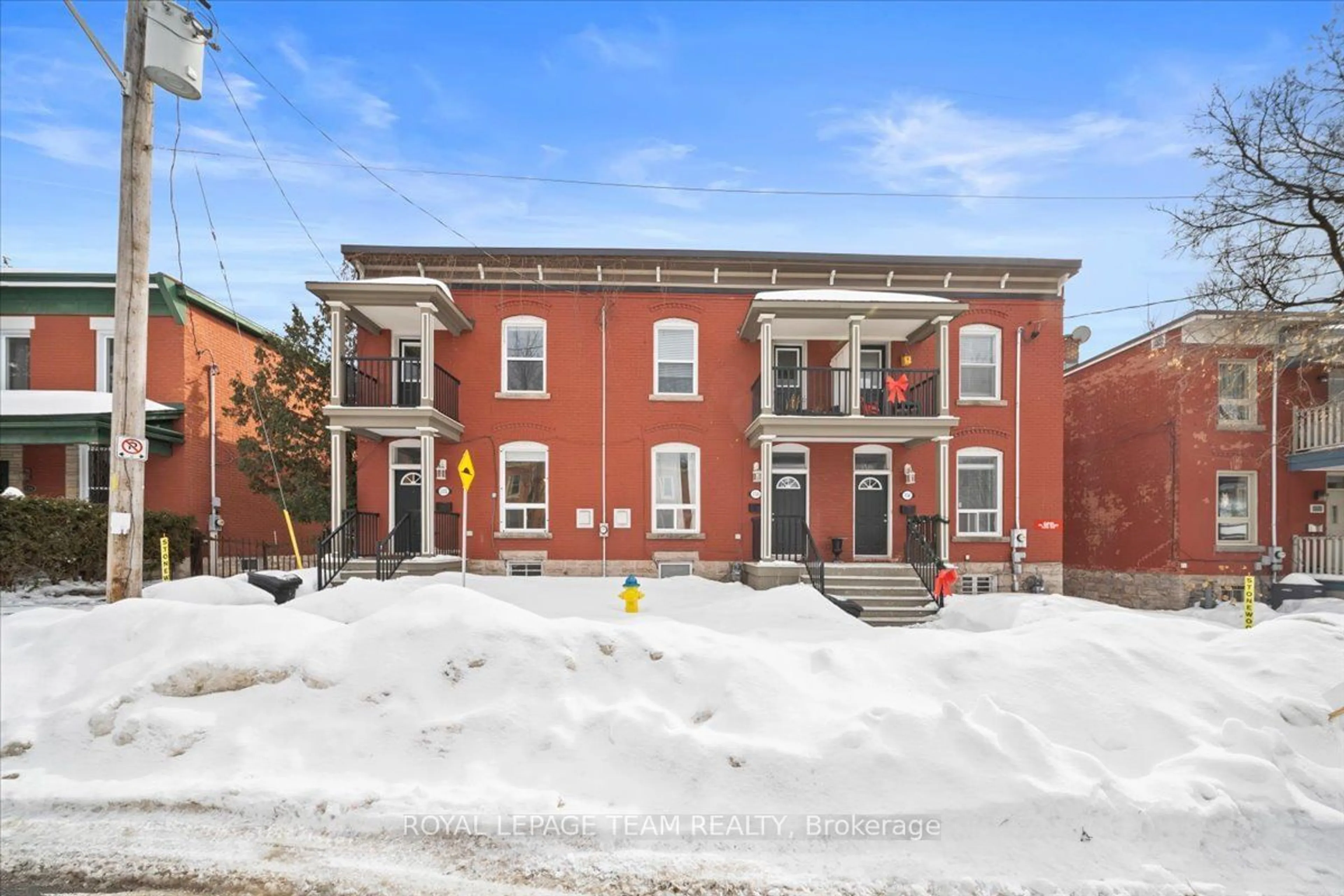 Home with brick exterior material, building for 132-136 Elm St, Ottawa Ontario K1R 6N5