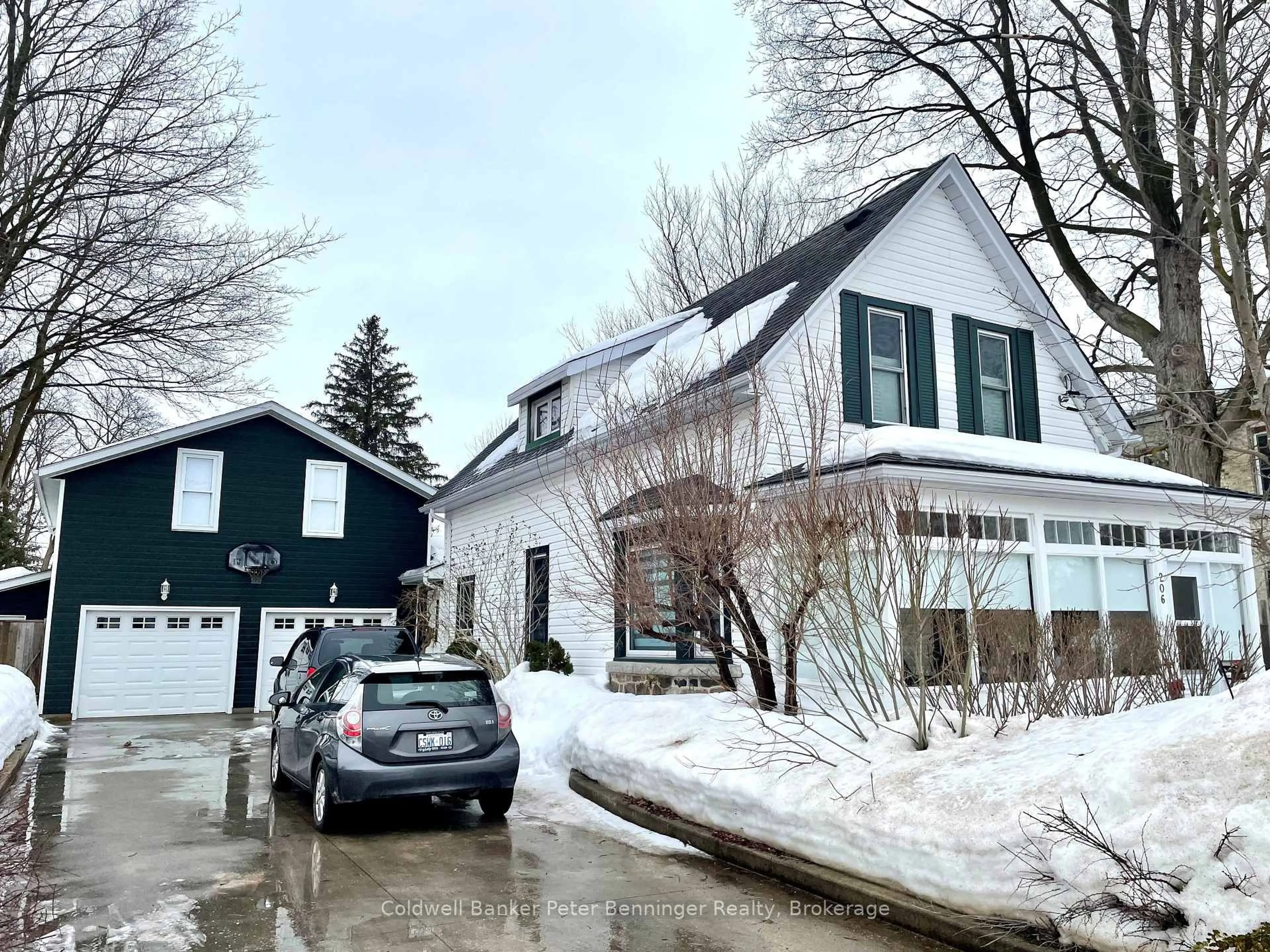 A pic from outside/outdoor area/front of a property/back of a property/a pic from drone, street for 206 Jane St, Brockton Ontario N0G 2V0