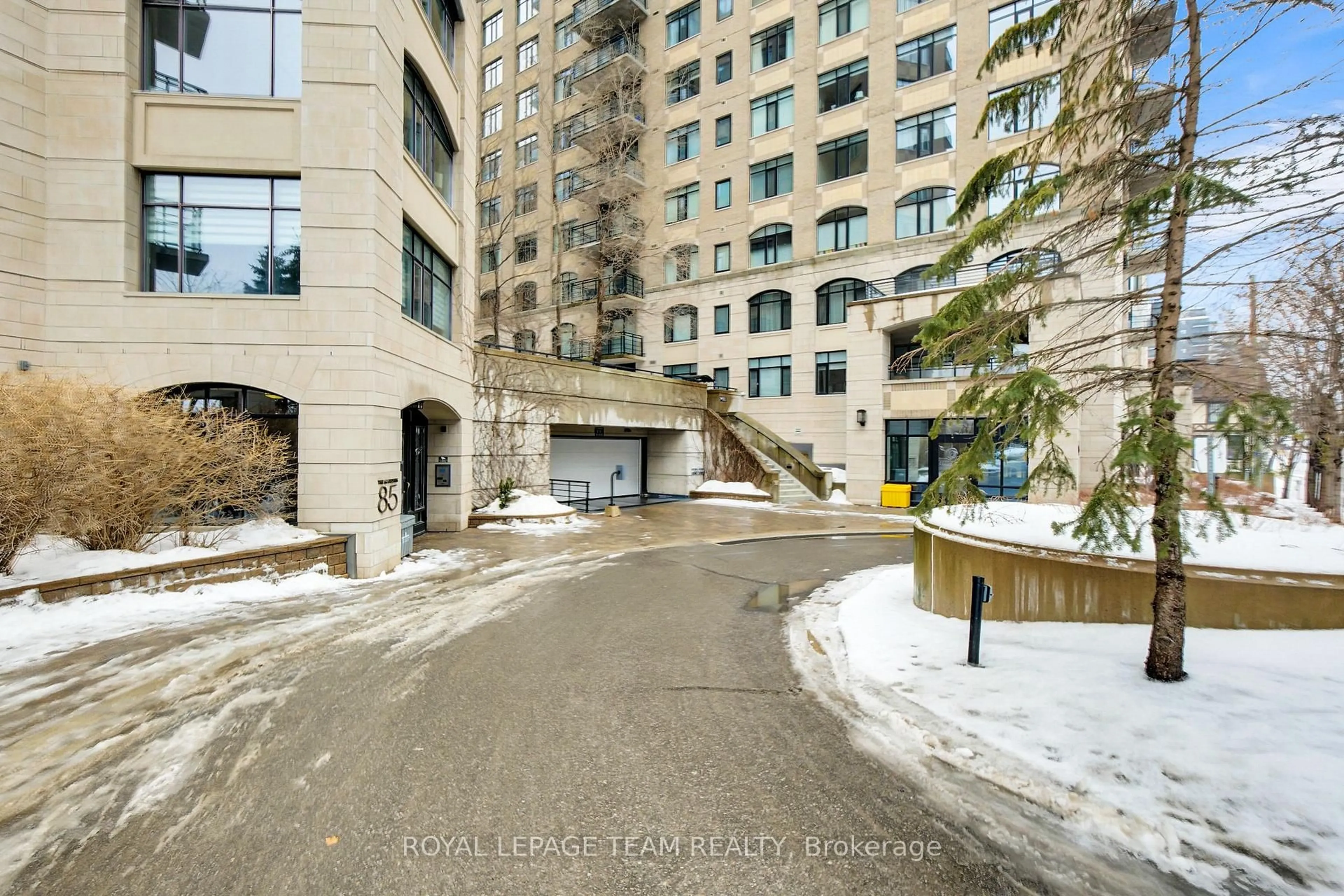 Indoor foyer for 85 Bronson Ave #1002, Ottawa Centre Ontario K1R 6G7