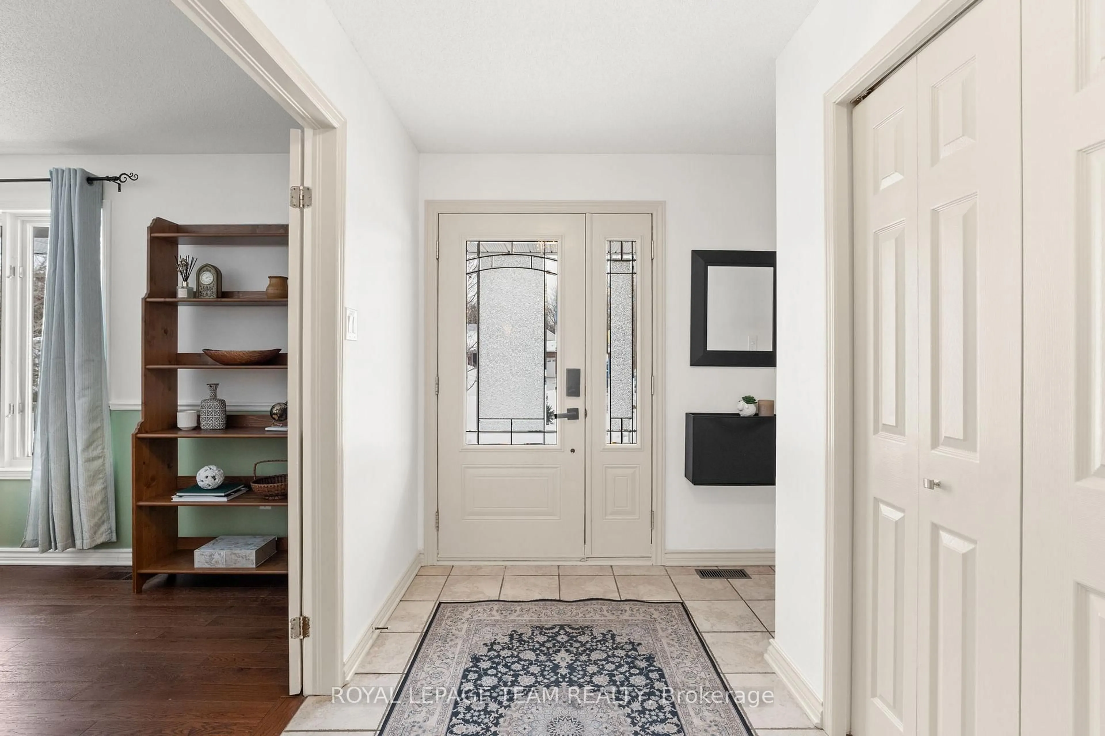 Indoor entryway for 3377 Bramble Lane, Greely - Metcalfe - Osgoode - Vernon and Area Ontario K0A 2W0