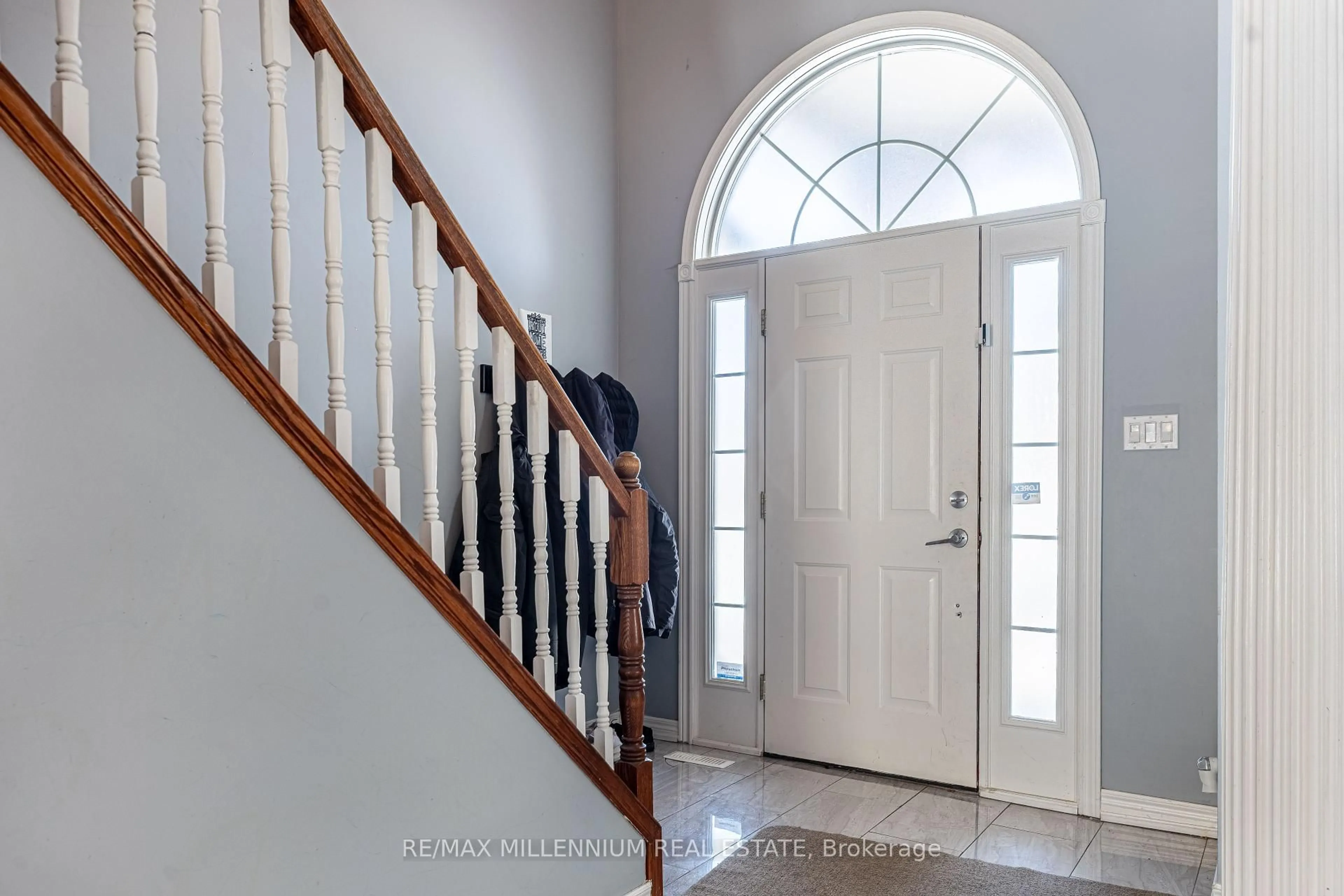 Indoor entryway for 98 Greyrock Cres, London East Ontario N5Y 6L4