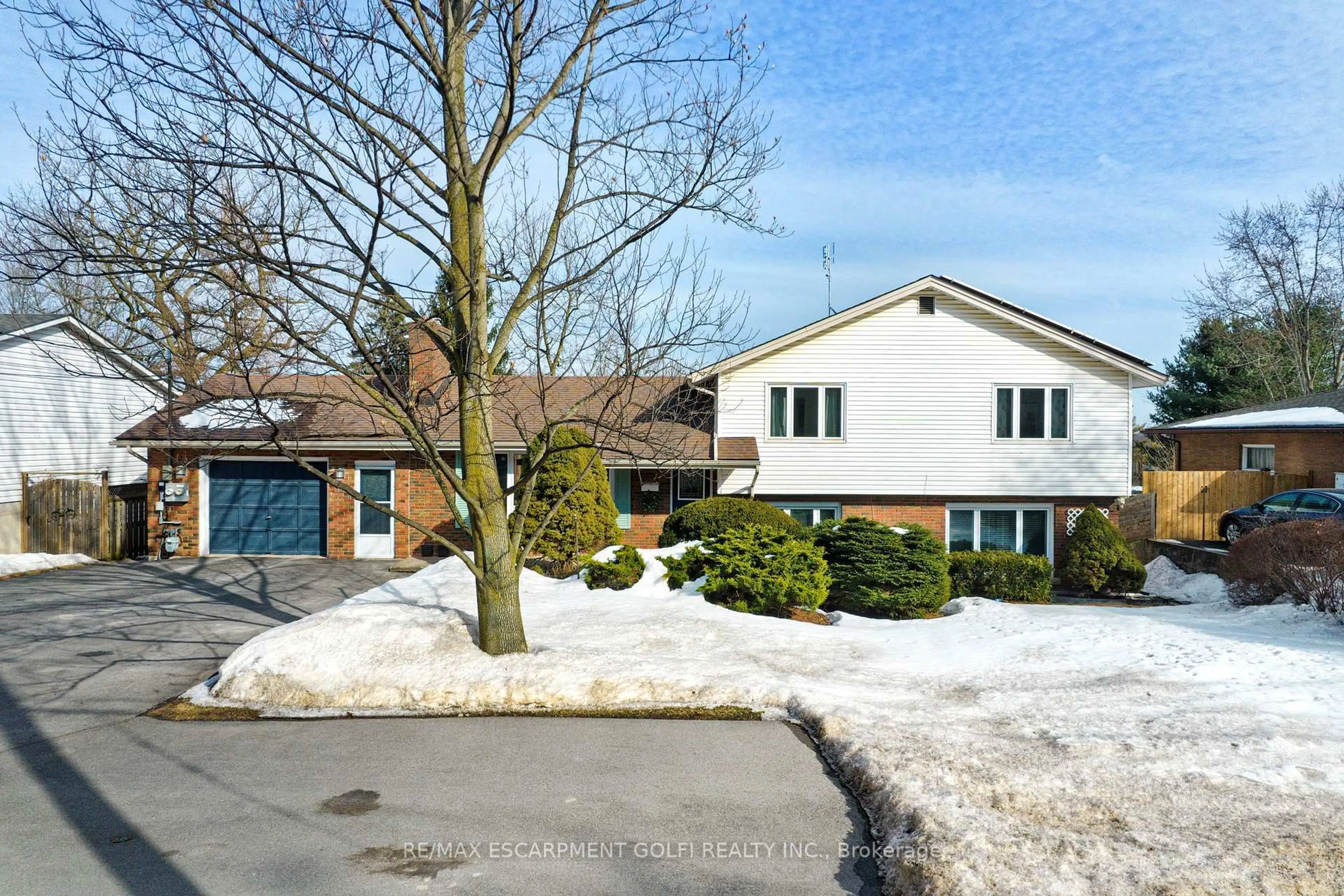 A pic from outside/outdoor area/front of a property/back of a property/a pic from drone, street for 1327 Pelham St, Pelham Ontario L0S 1E0