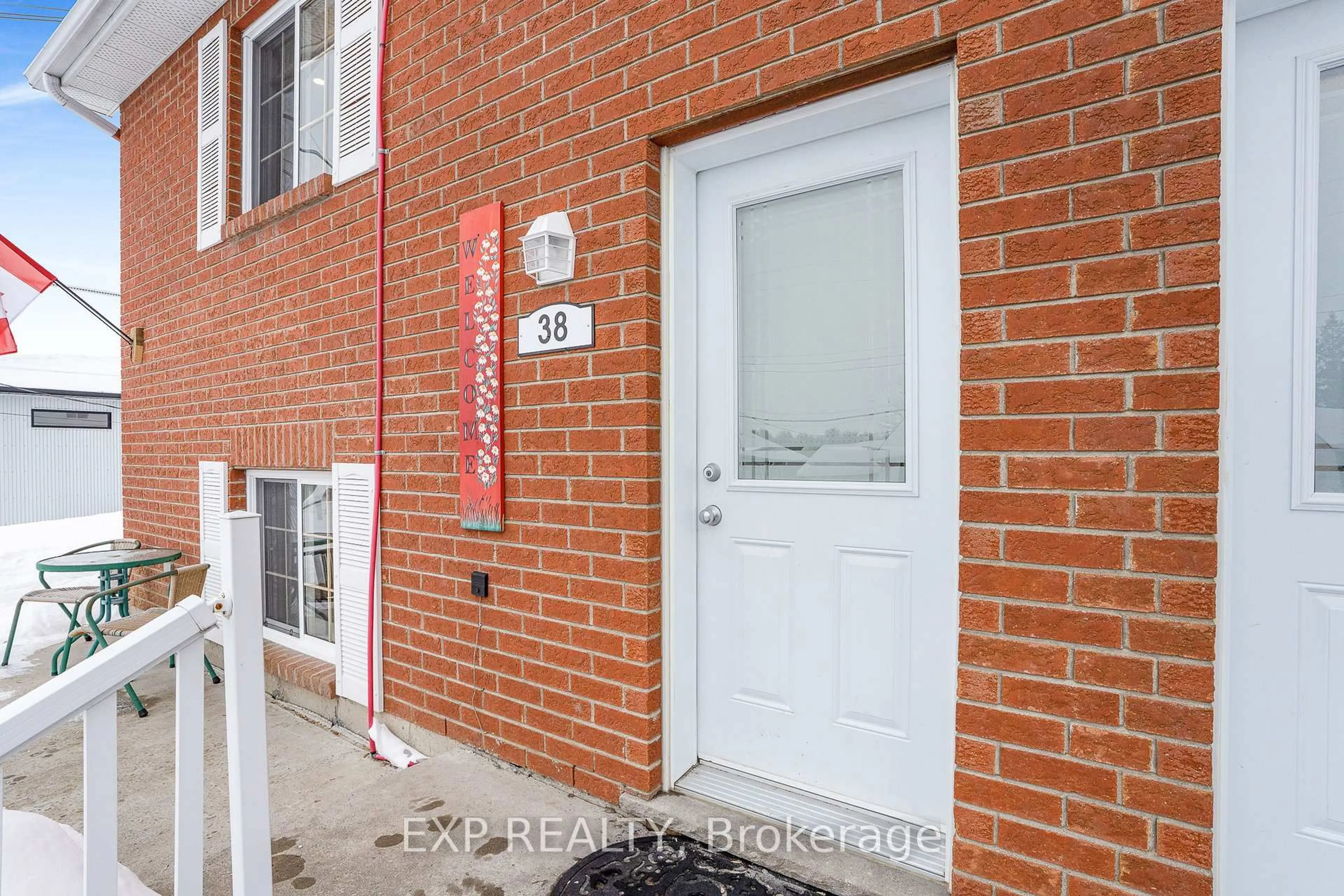 Indoor entryway for 38 Elizabeth St, Champlain Ontario K0B 1R0