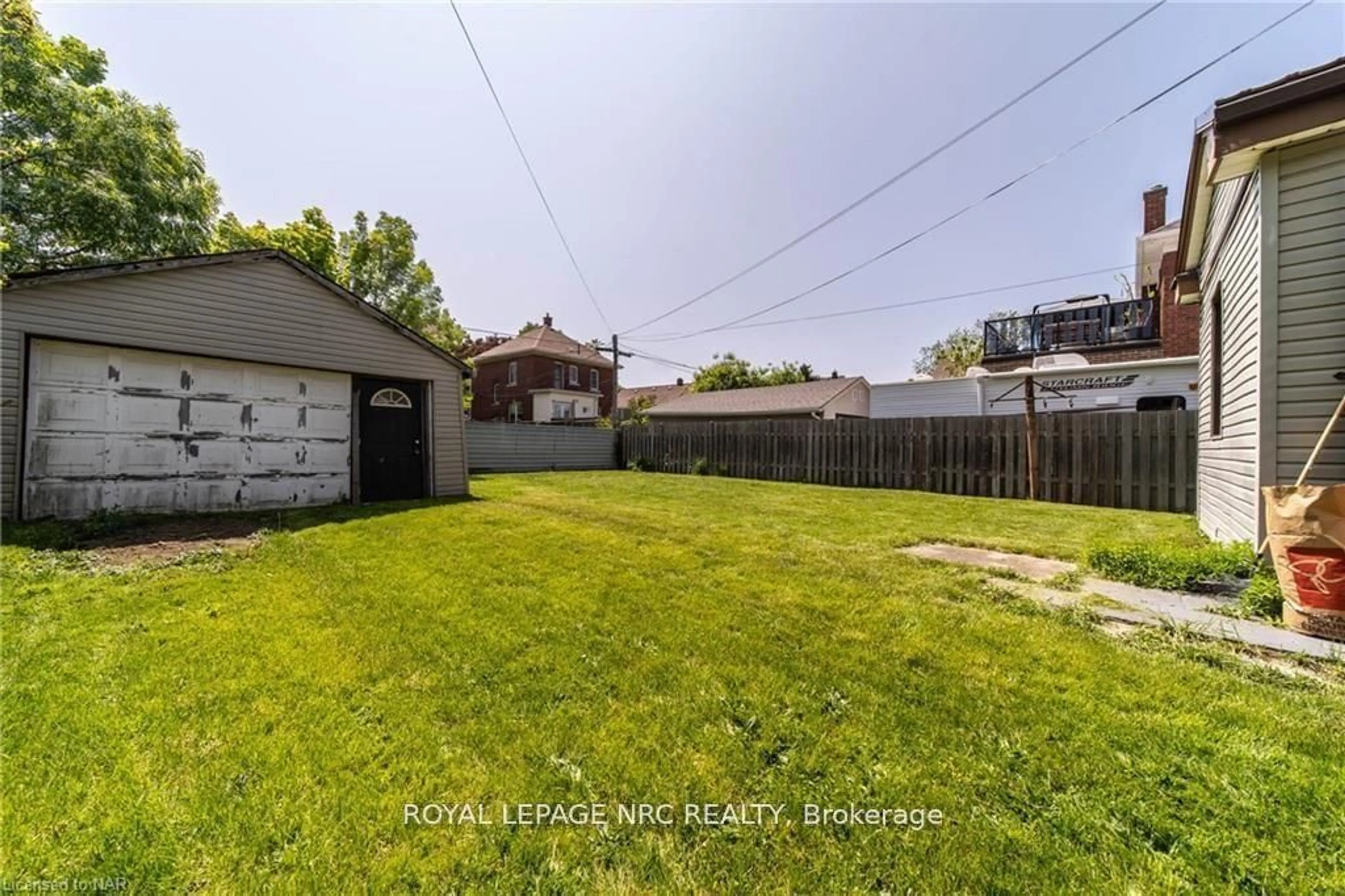 A pic from outside/outdoor area/front of a property/back of a property/a pic from drone, street for 4588 Nelson Cres, Niagara Falls Ontario L2E 1E9