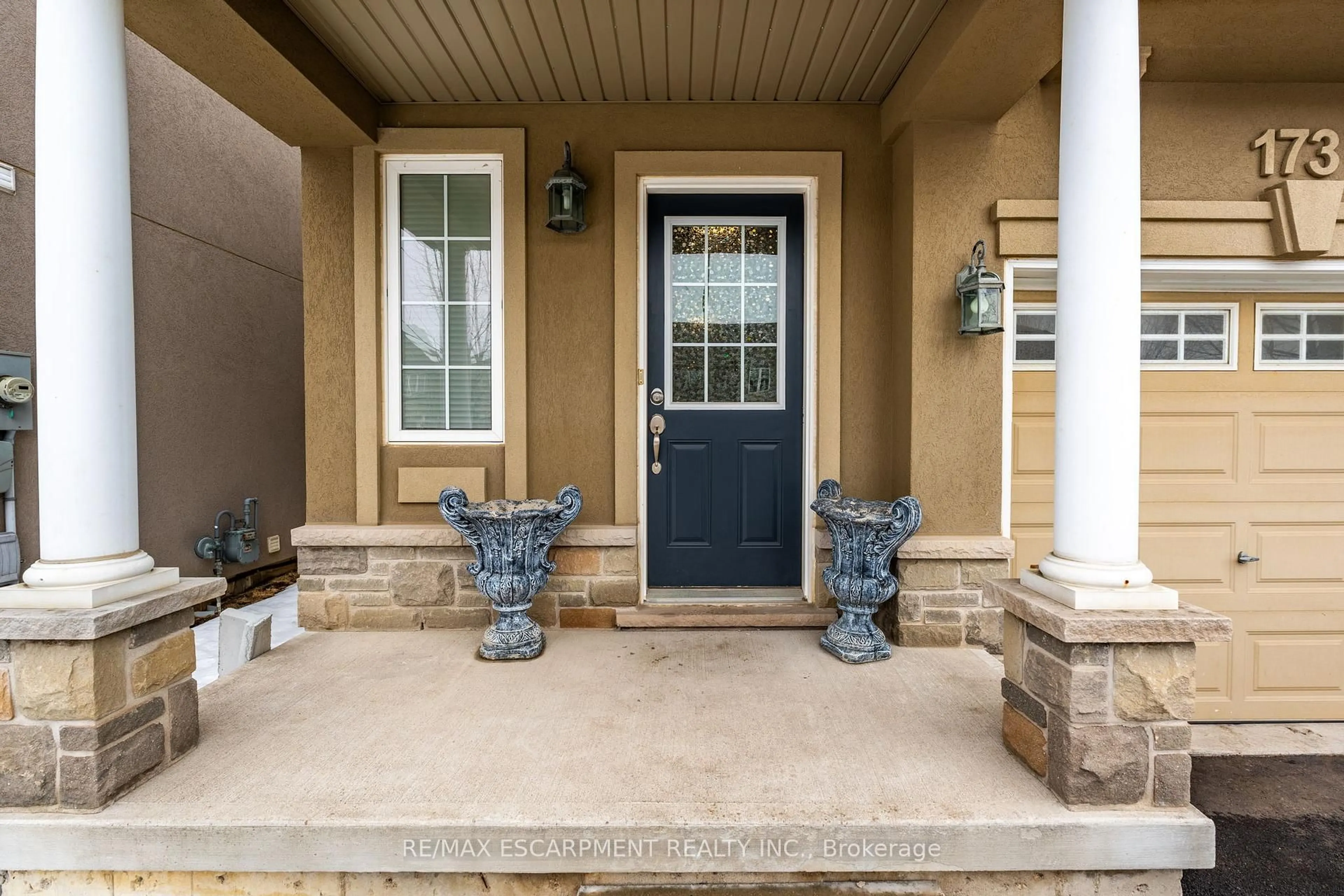 Indoor entryway for 173 Penny Lane, Hamilton Ontario L8J 2V7