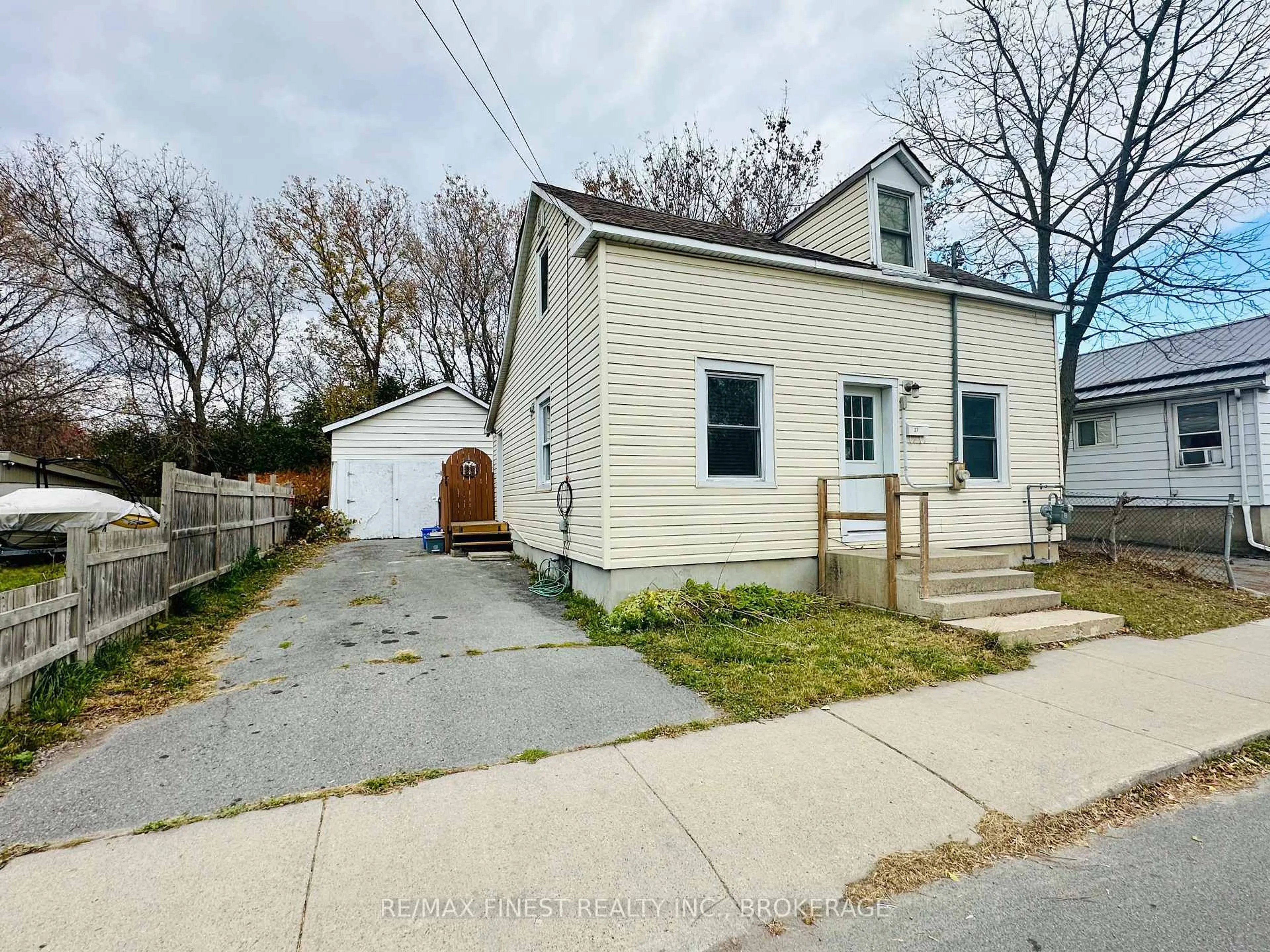 A pic from outside/outdoor area/front of a property/back of a property/a pic from drone, street for 27 Hickson Ave, Kingston Ontario K7K 2N4