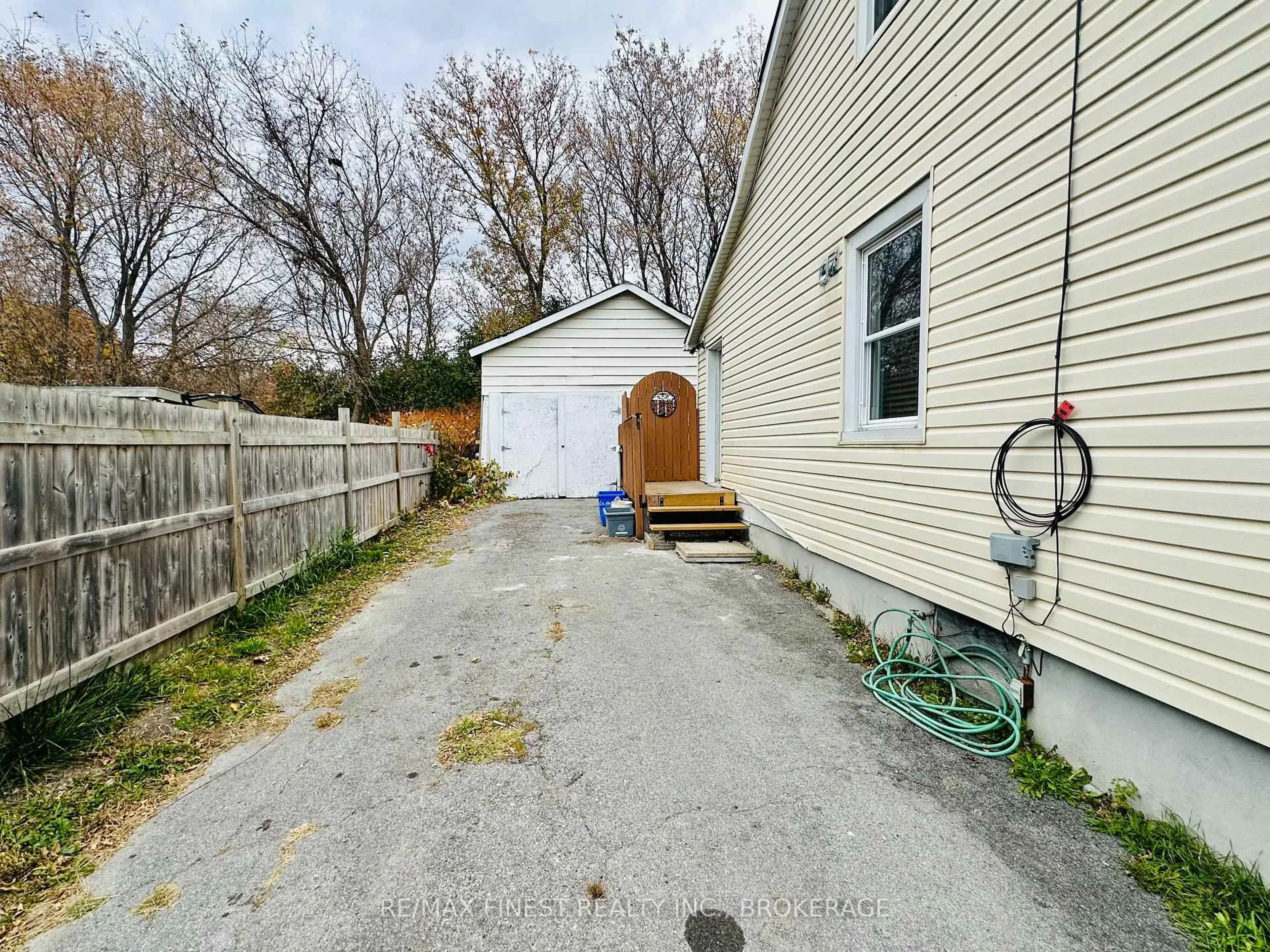 A pic from outside/outdoor area/front of a property/back of a property/a pic from drone, street for 27 Hickson Ave, Kingston Ontario K7K 2N4