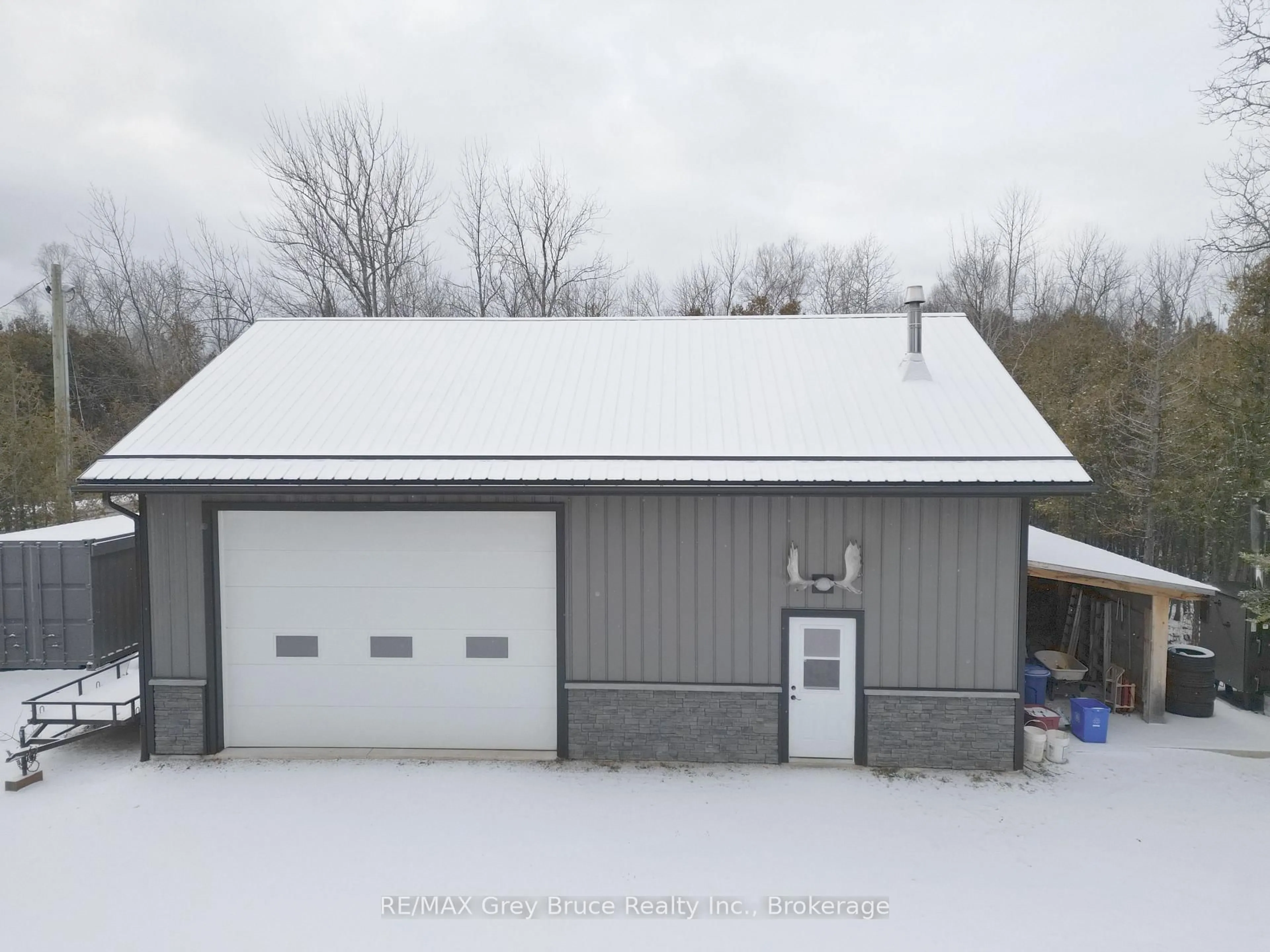 Indoor garage for 143 OLIPHANT Way, South Bruce Peninsula Ontario N0H 2T0