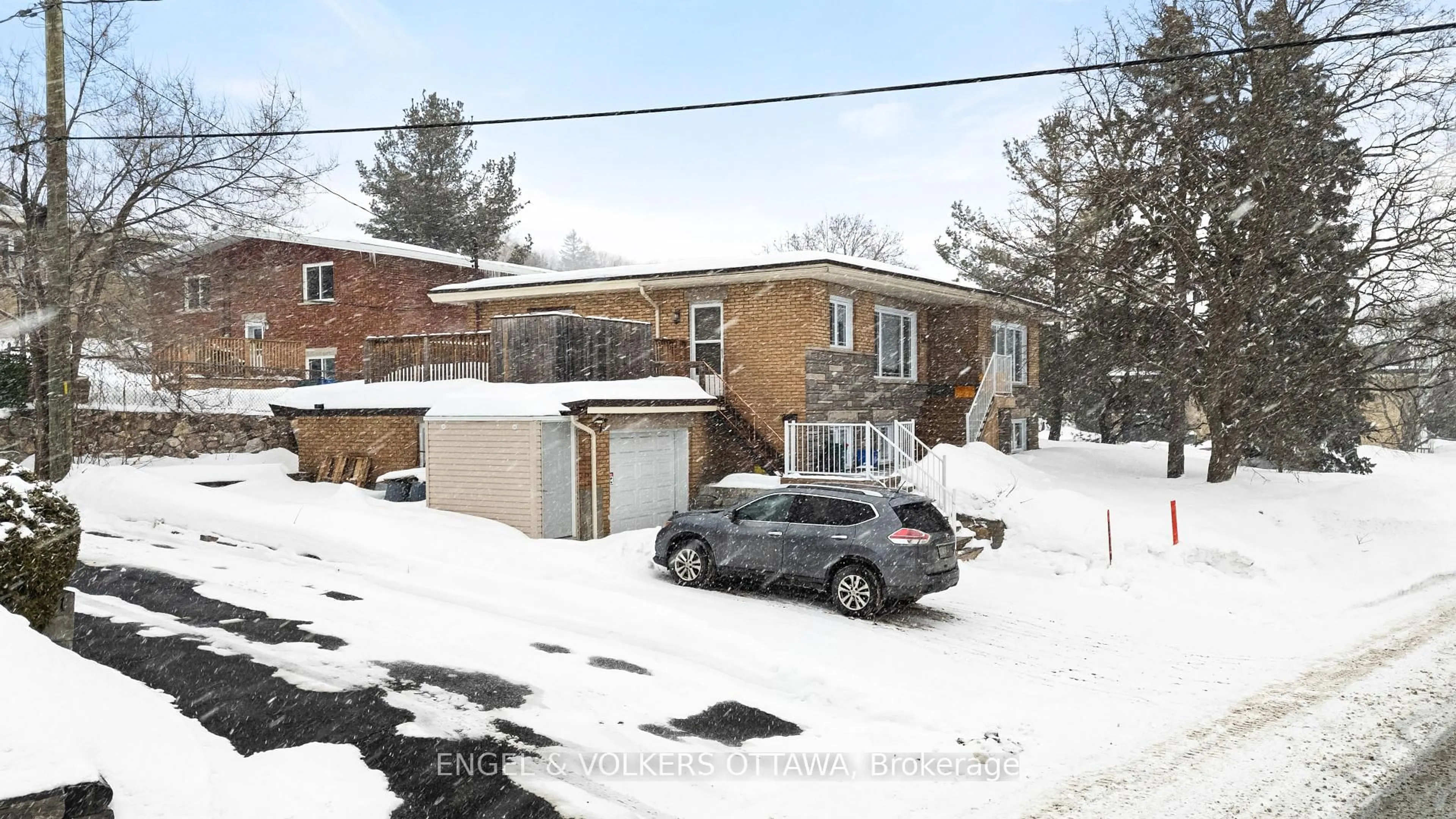 Unknown for 73 Lavergne St, Vanier and Kingsview Park Ontario K1L 5E9