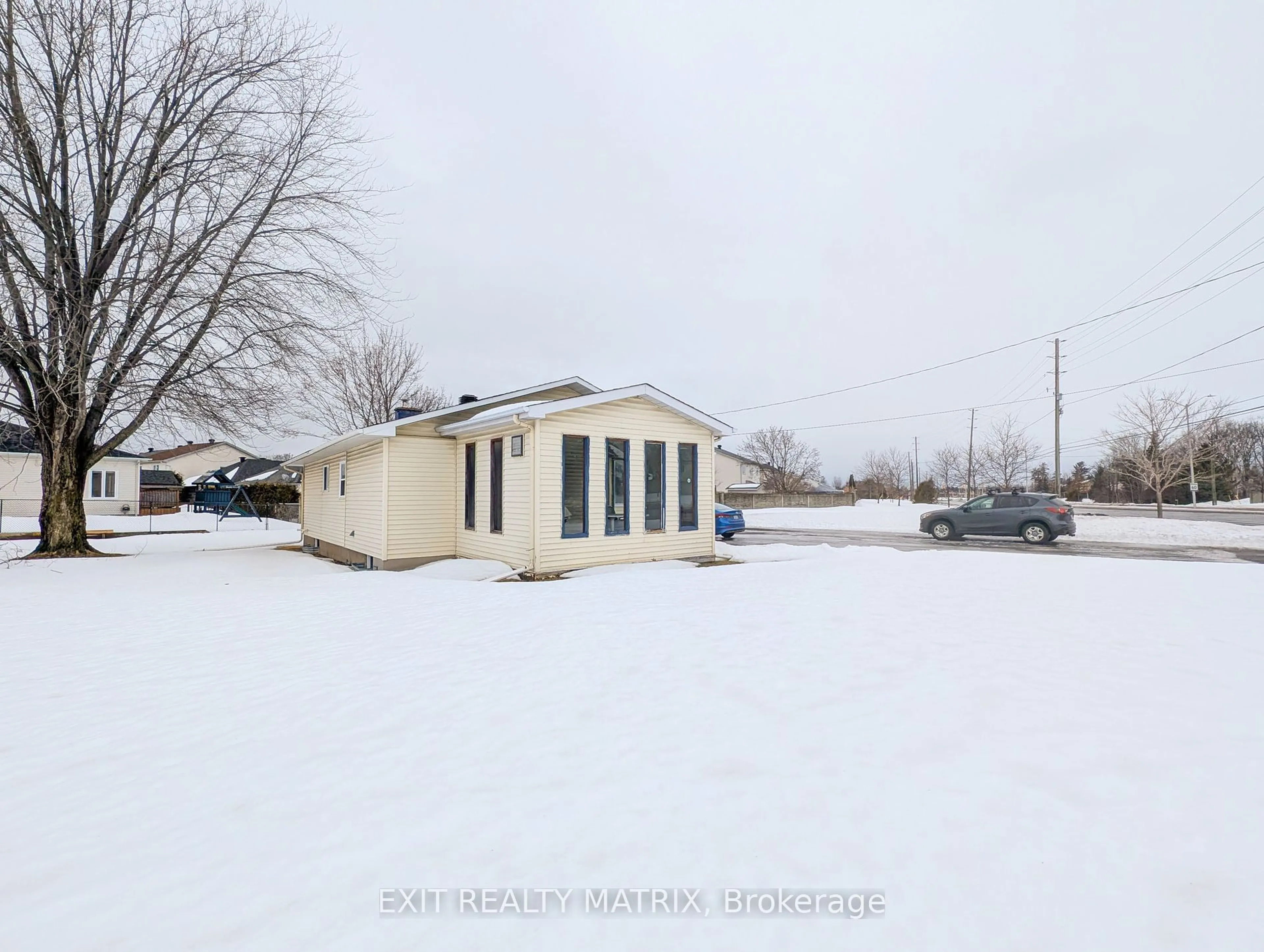 A pic from outside/outdoor area/front of a property/back of a property/a pic from drone, unknown for 1632 Trim Rd, Orleans Ontario K4A 3P8