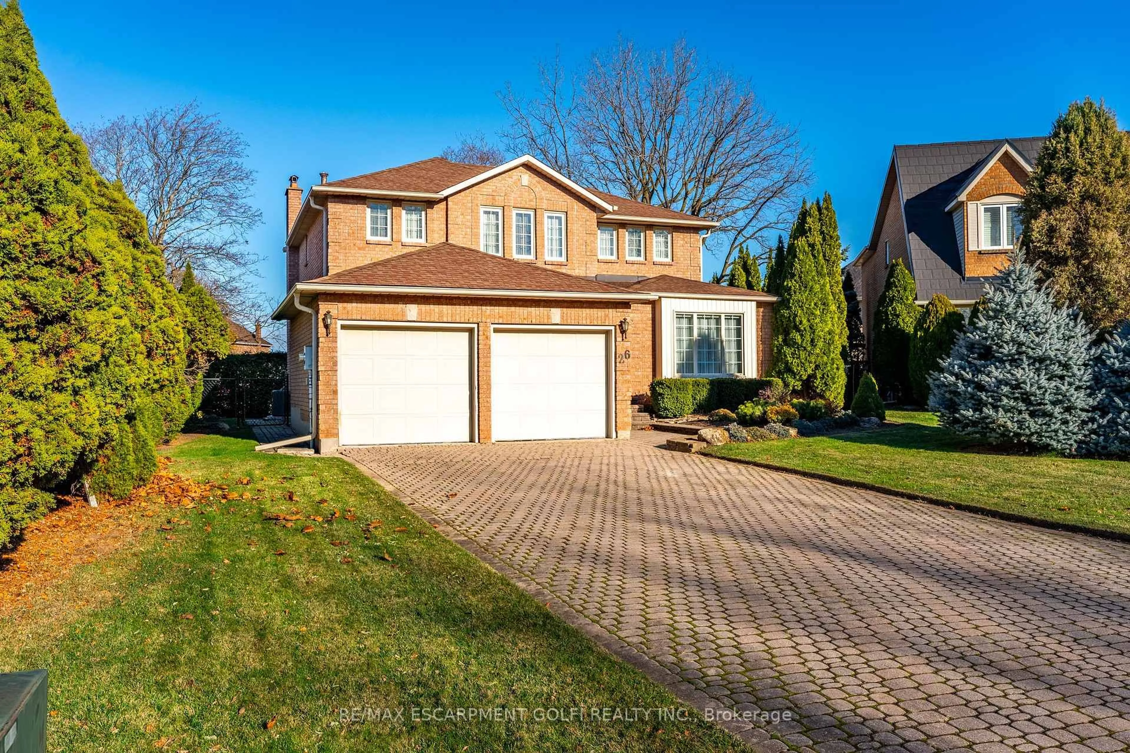 Home with brick exterior material, street for 26 Stone Gate Dr, Grimsby Ontario L3M 5C6