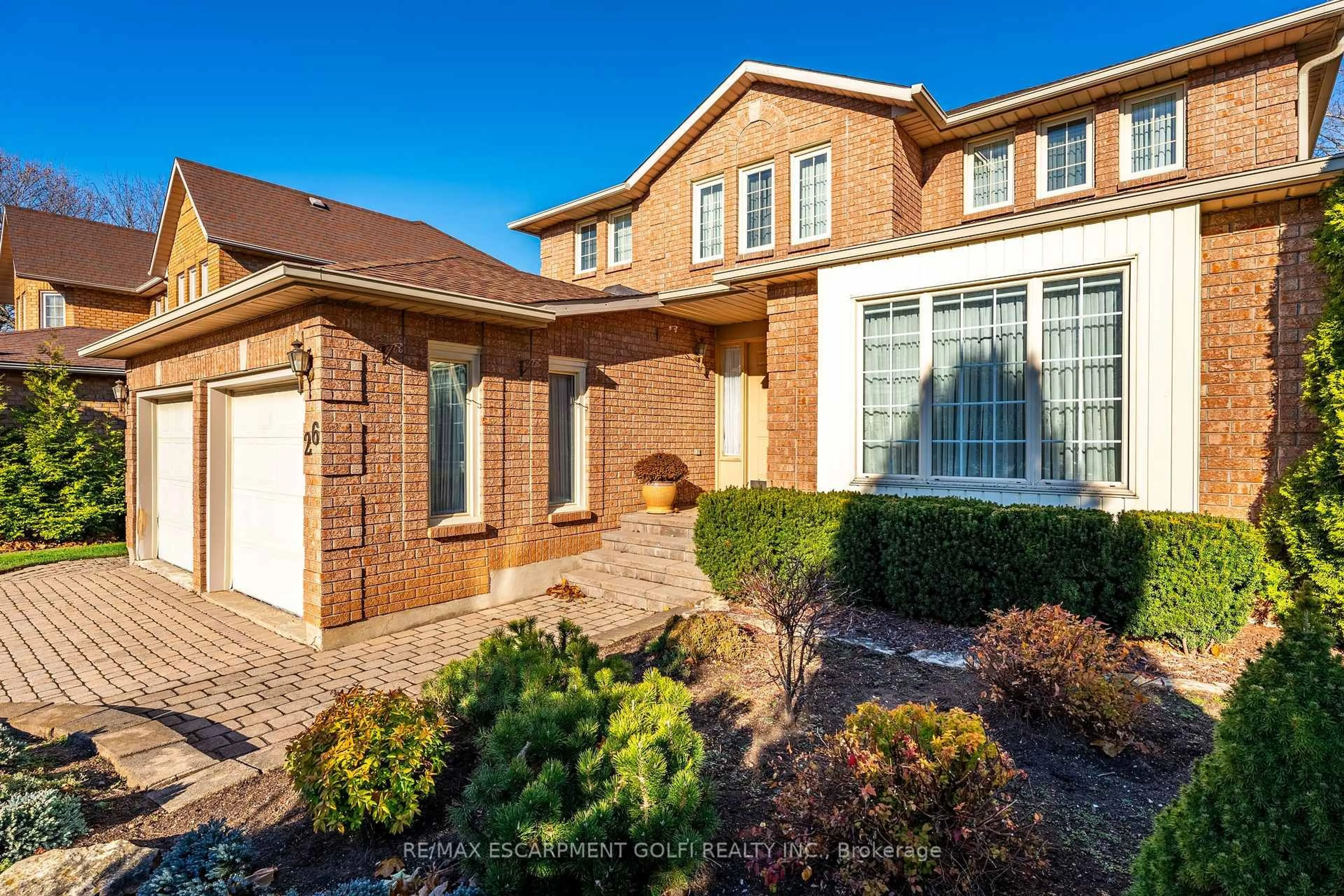 Home with brick exterior material, street for 26 Stone Gate Dr, Grimsby Ontario L3M 5C6