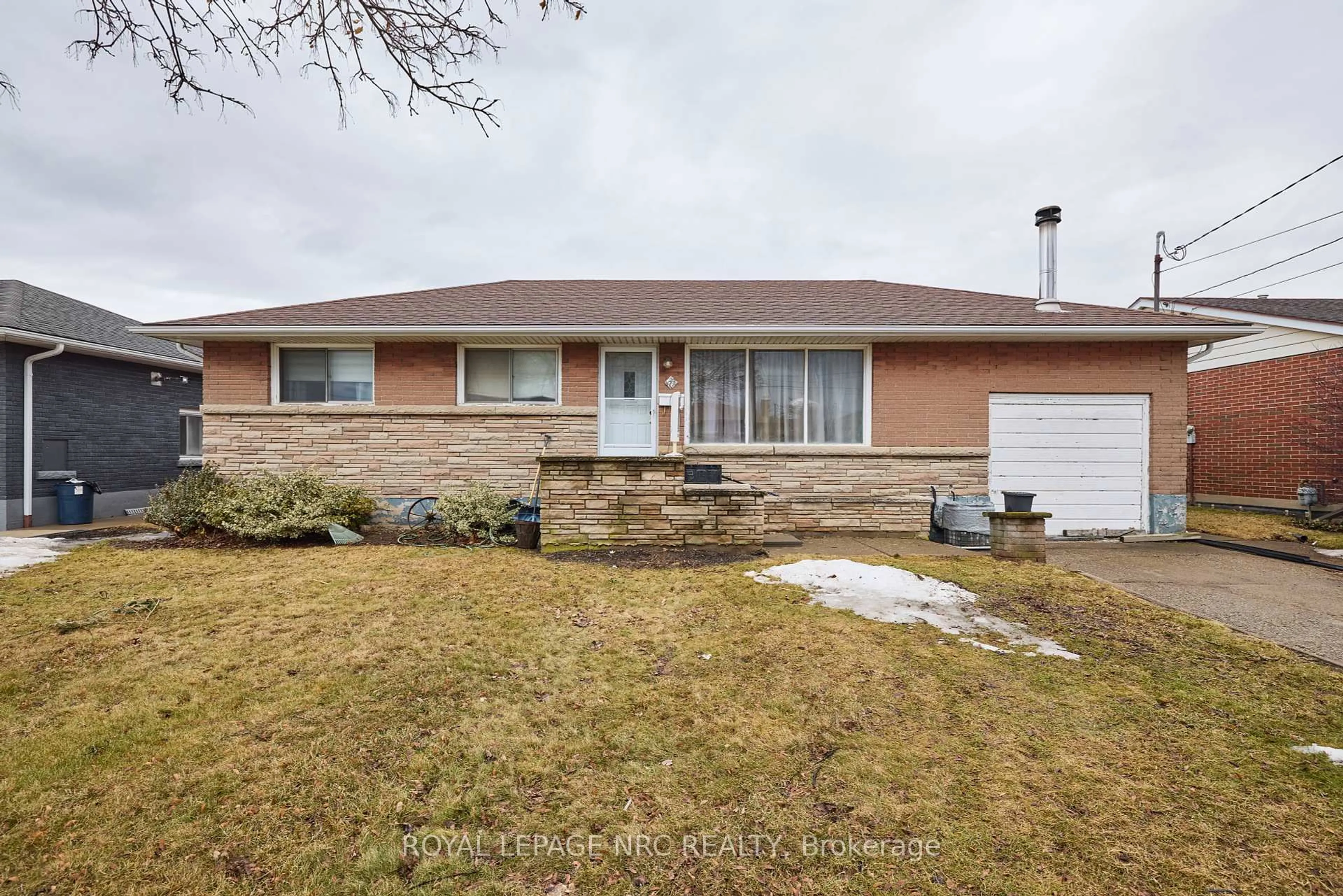 Home with brick exterior material, street for 77 Balmoral Ave, Welland Ontario L3B 1S5