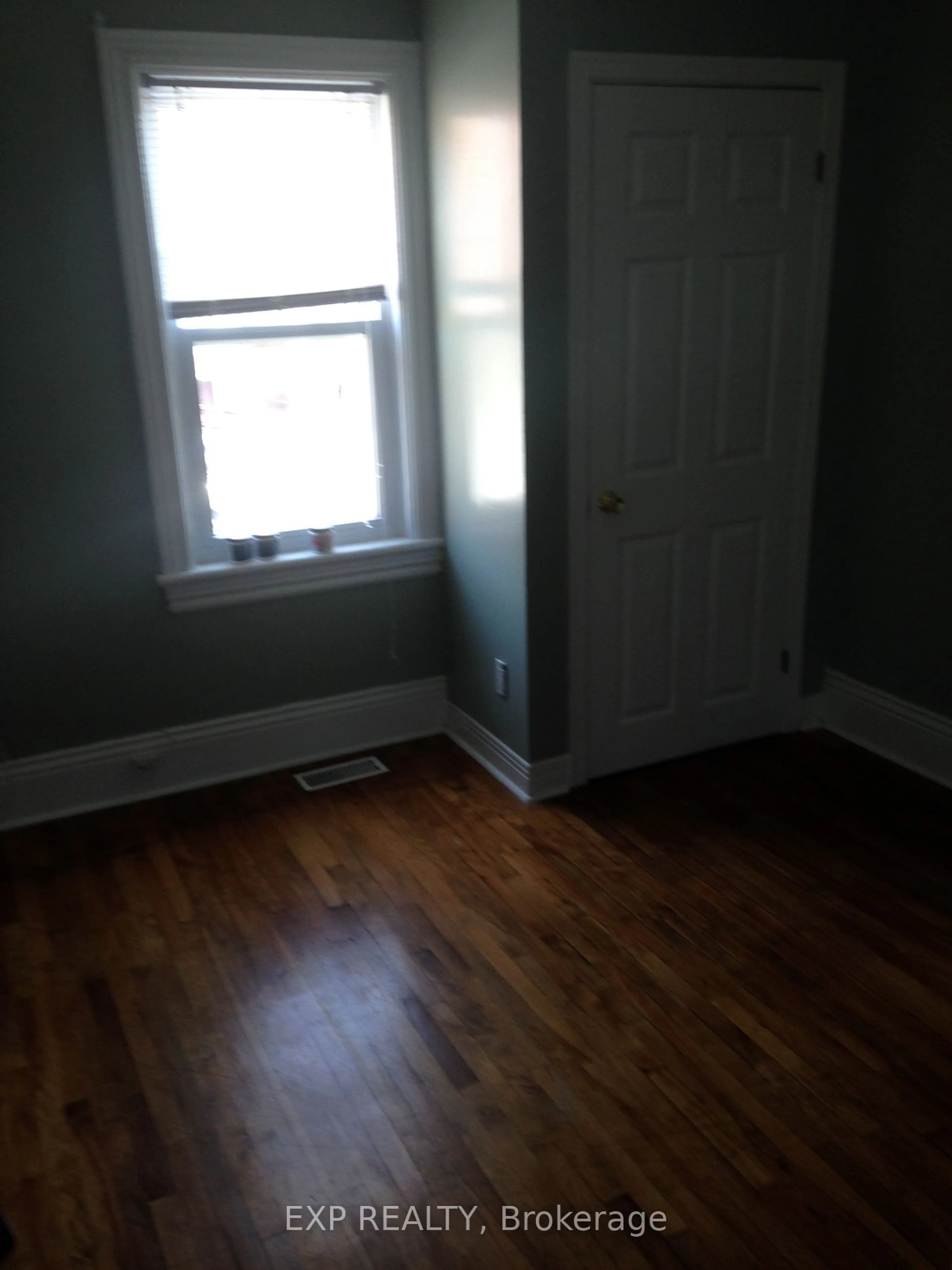 A pic of a room for 37 YORK St, Cornwall Ontario K6J 3Y7