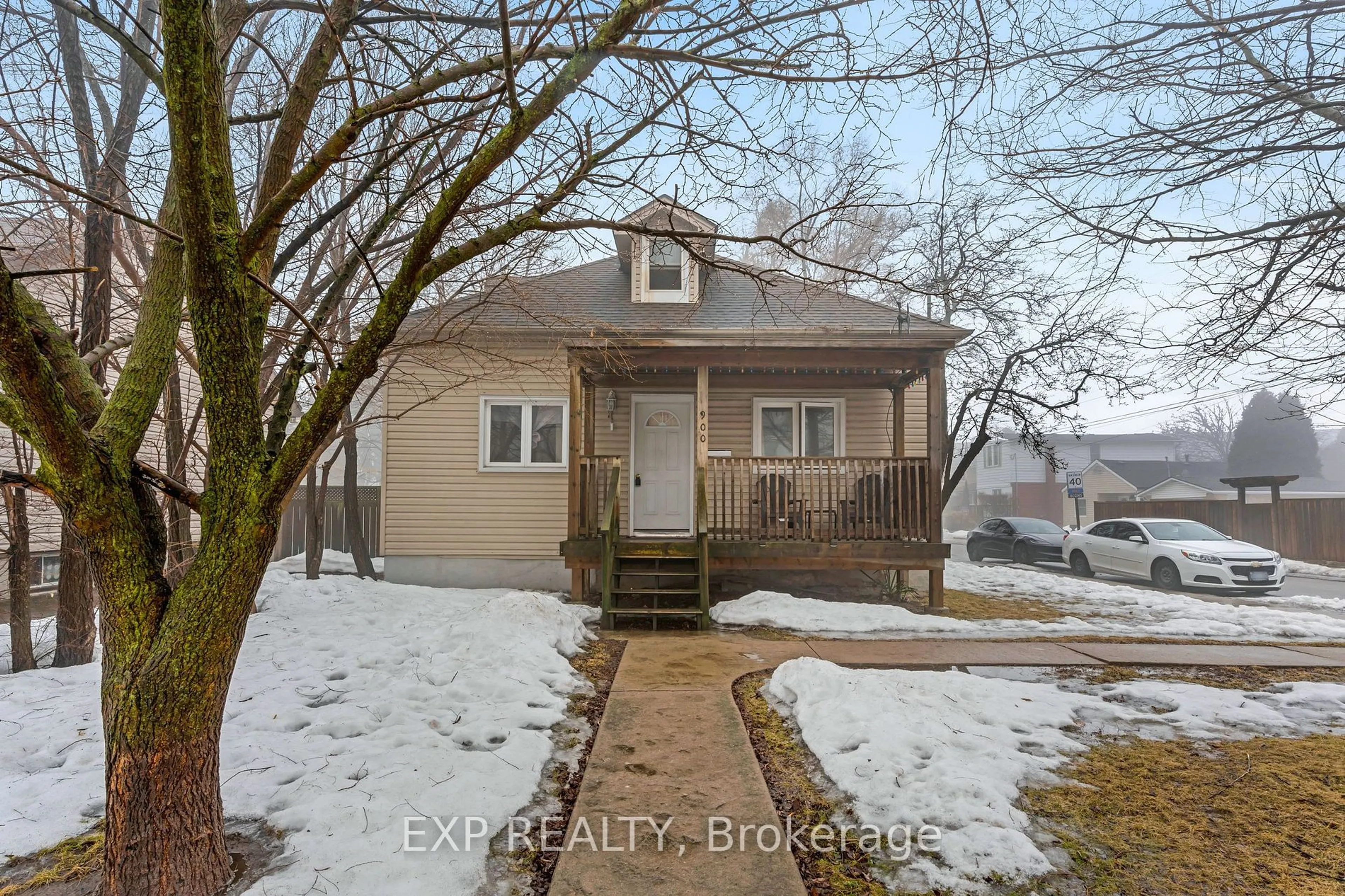 A pic from outside/outdoor area/front of a property/back of a property/a pic from drone, street for 900 Concession St, Hamilton Ontario L8V 1E8