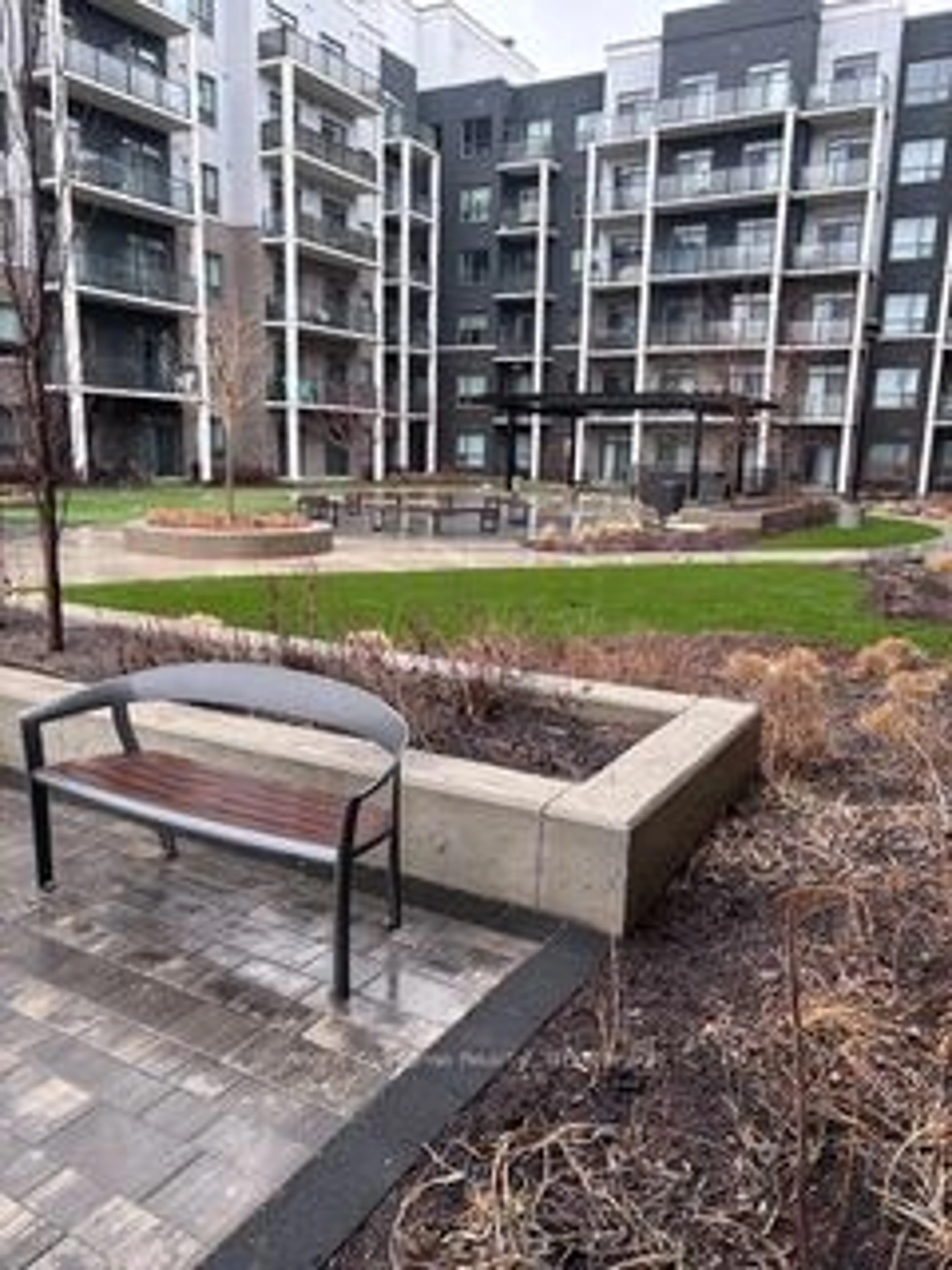 Patio, street for 5055 Greenlane Rd #416, Lincoln Ontario L3J 2J3