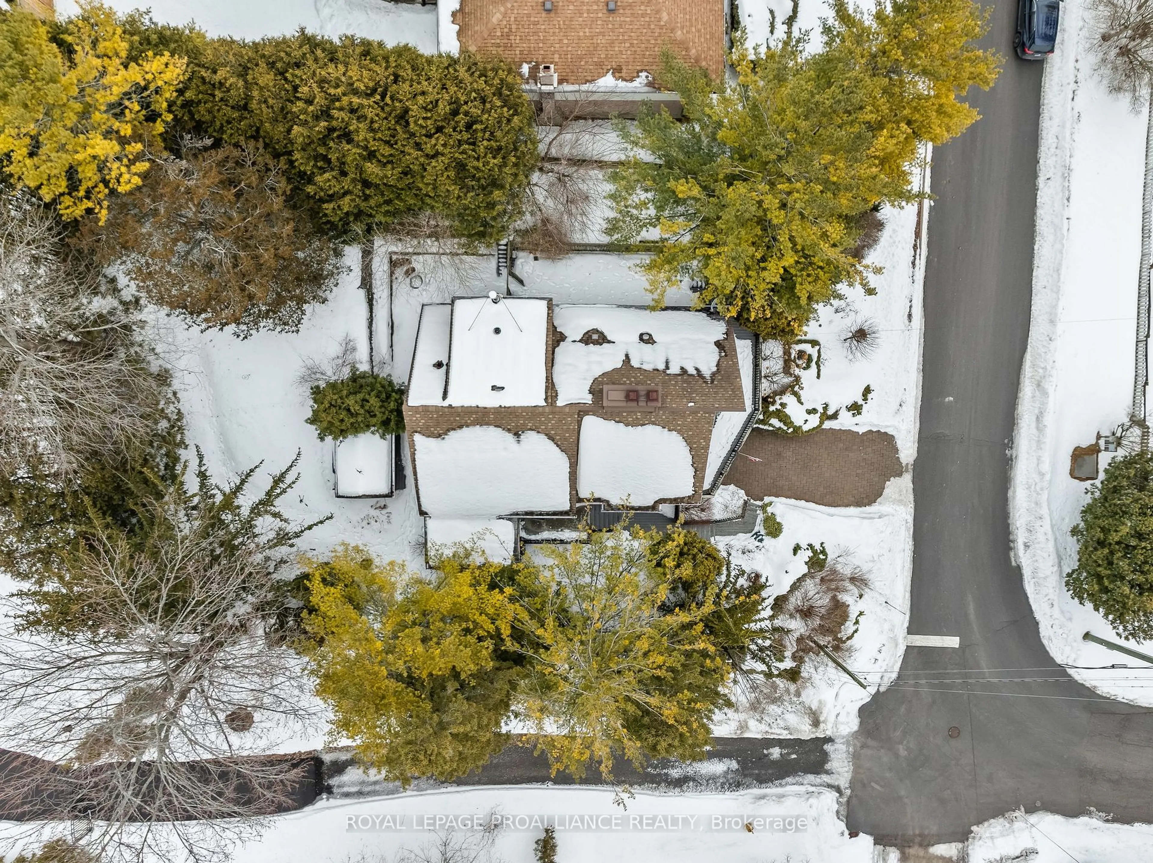 A pic from outside/outdoor area/front of a property/back of a property/a pic from drone, street for 2 Lakeview Hts, Brighton Ontario K0K 1H0