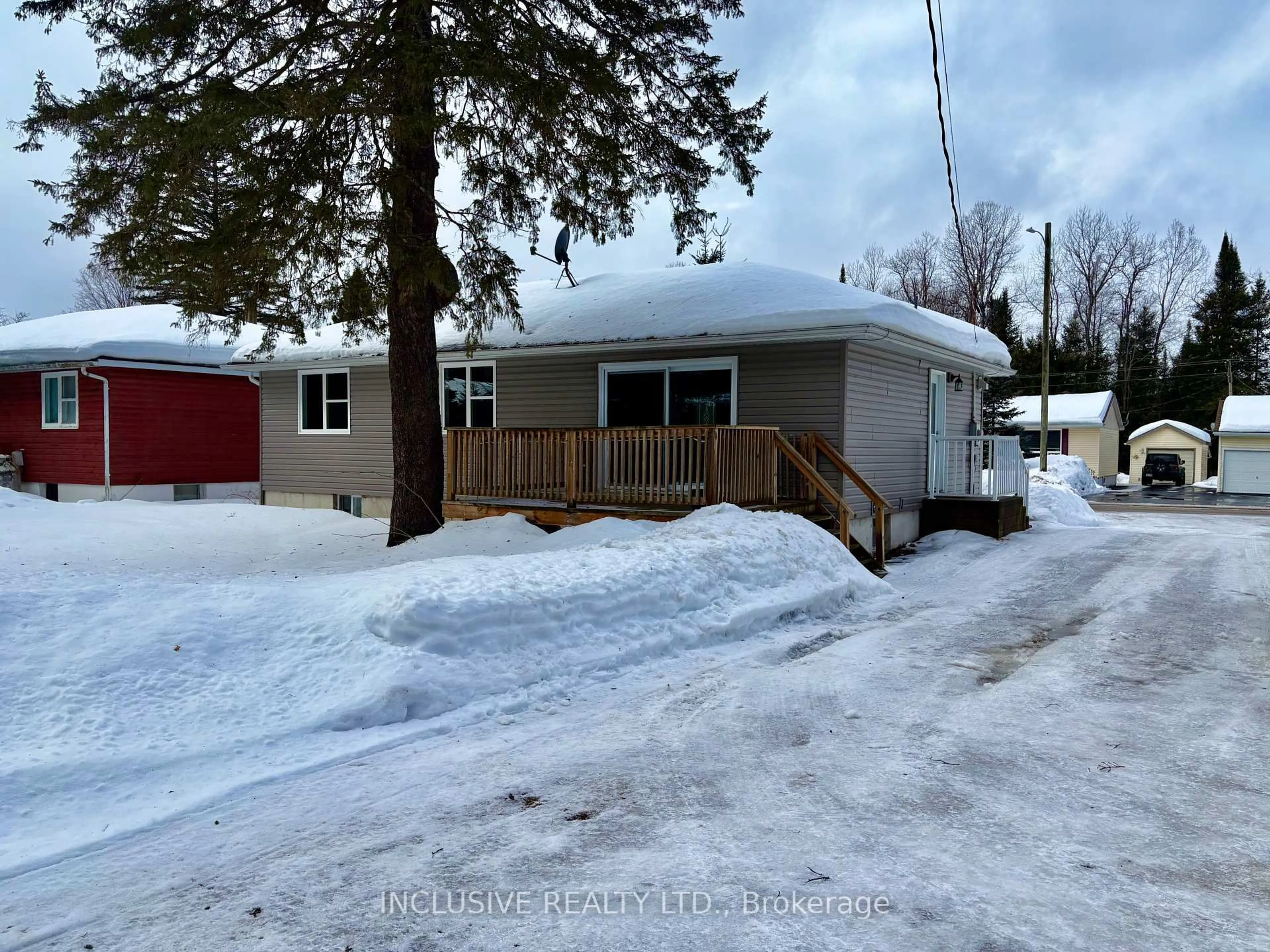 A pic from outside/outdoor area/front of a property/back of a property/a pic from drone, street for 37 Sprucedale St, Highlands East Ontario K0L 1M0