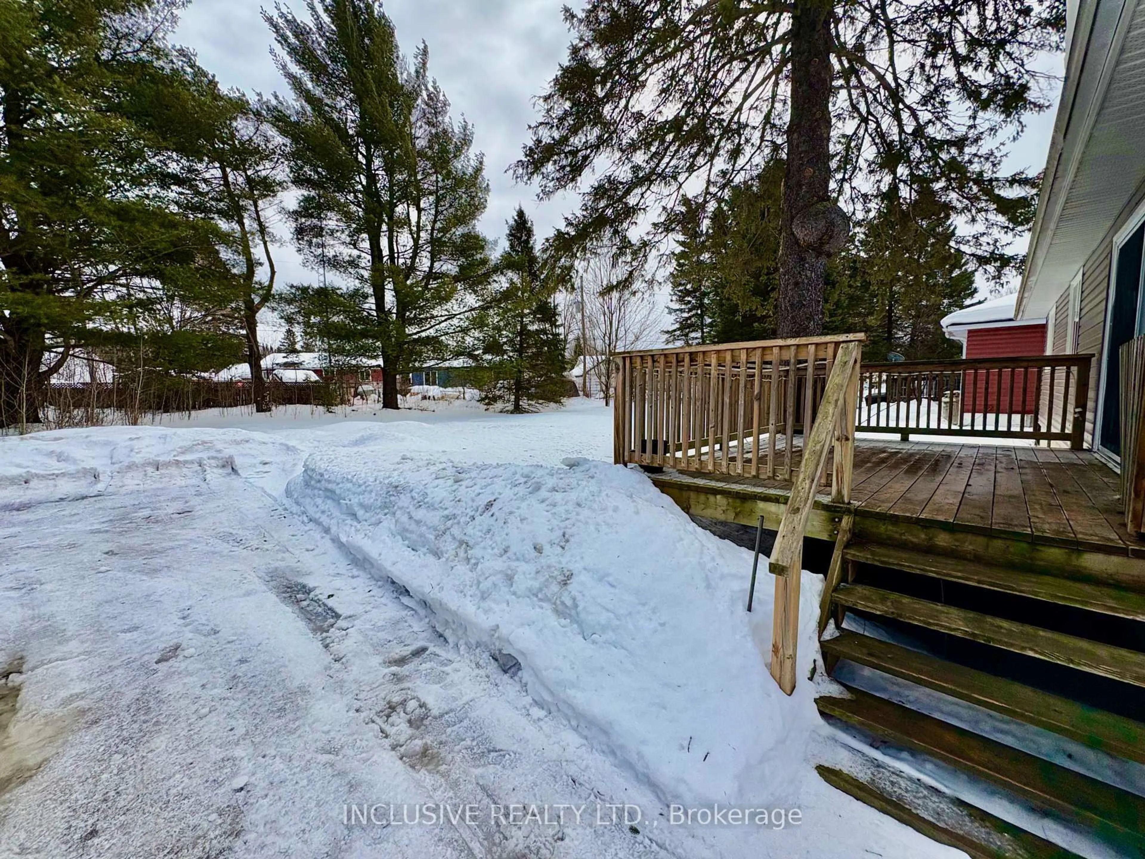 A pic from outside/outdoor area/front of a property/back of a property/a pic from drone, unknown for 37 Sprucedale St, Highlands East Ontario K0L 1M0