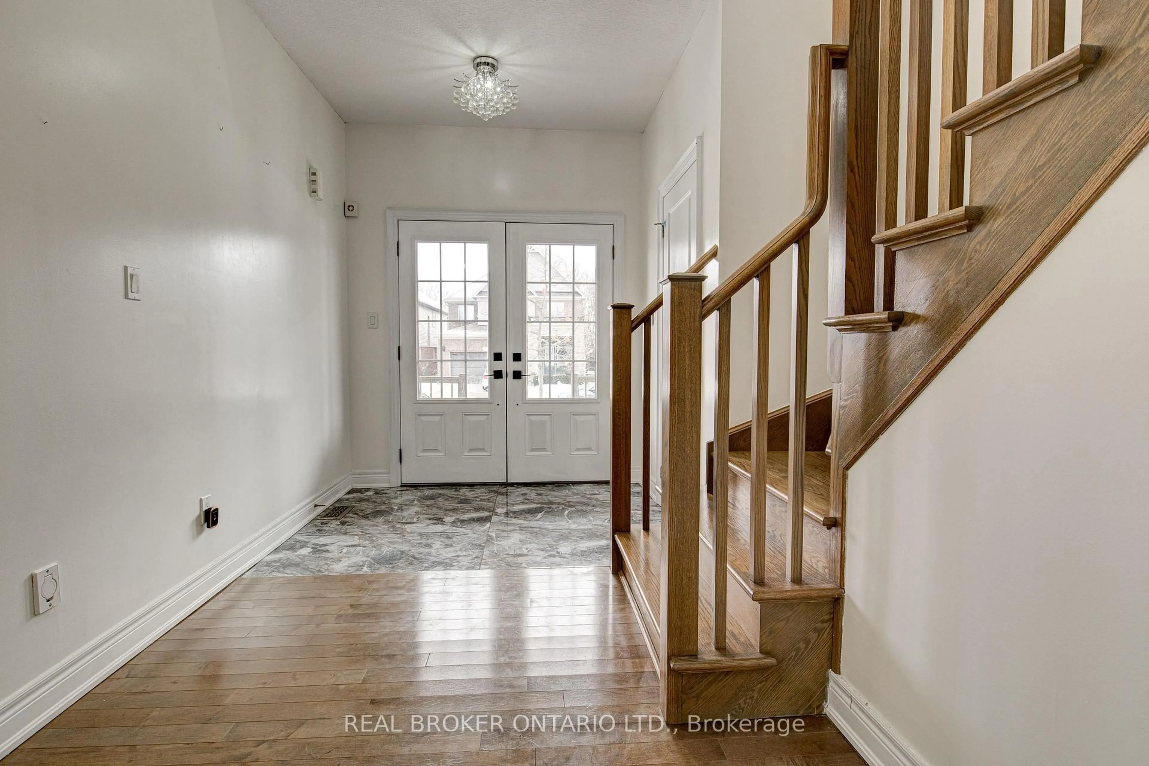 Indoor entryway for 145 Redtail St, Kitchener Ontario N2K 4J5