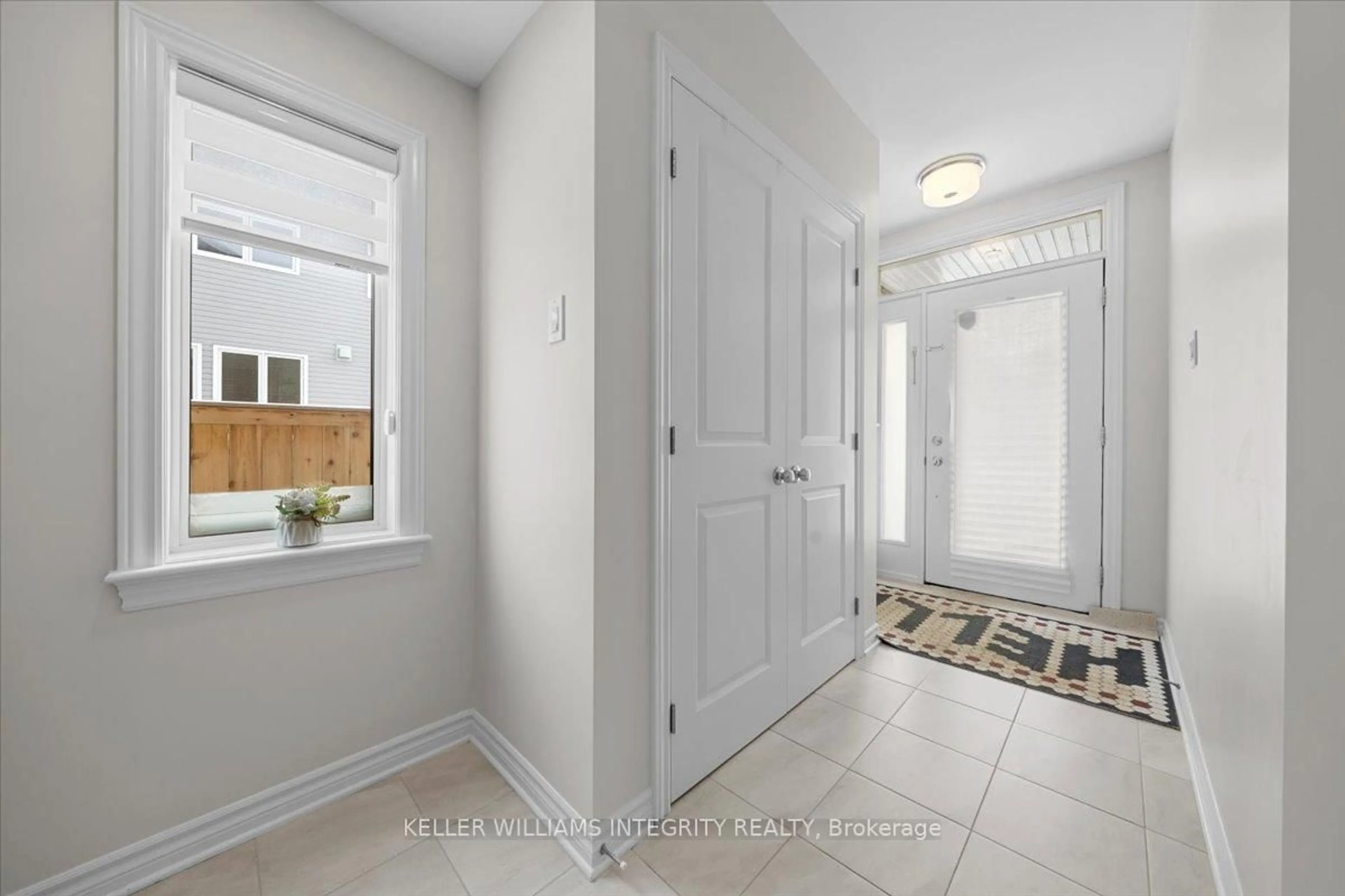 Indoor entryway for 510 Sonmarg Cres, Barrhaven Ontario K2J 7A6